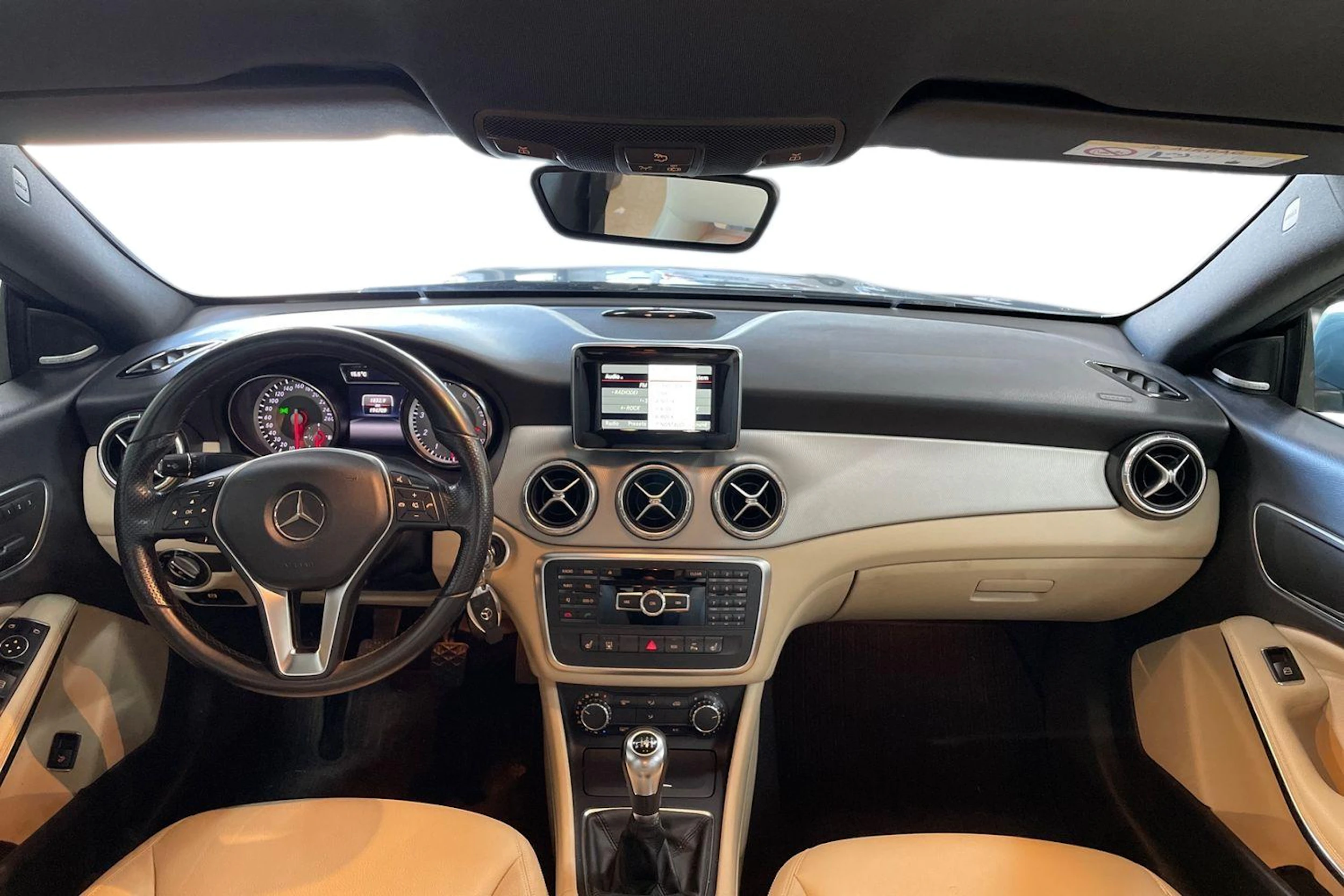 Sininen Mercedes-Benz CLA 2014 kuva 9.