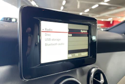 Sininen Mercedes-Benz CLA 2014 kuva 16.