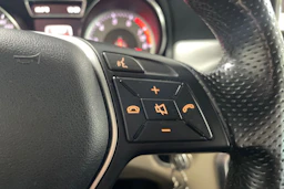 Sininen Mercedes-Benz CLA 2014 kuva 17.