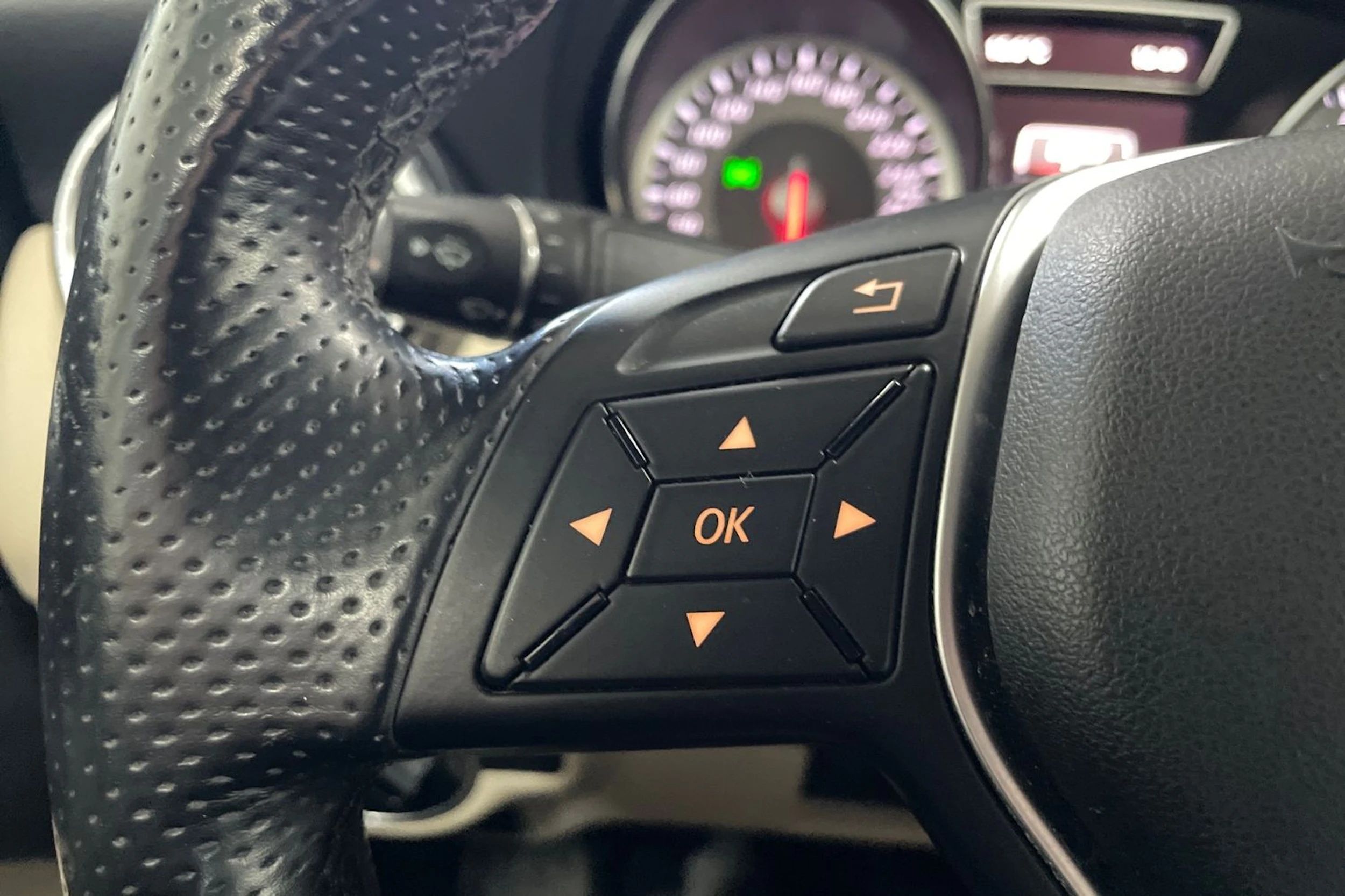 Sininen Mercedes-Benz CLA 2014 kuva 18.