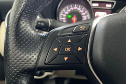 Sininen Mercedes-Benz CLA 2014 kuva 18.