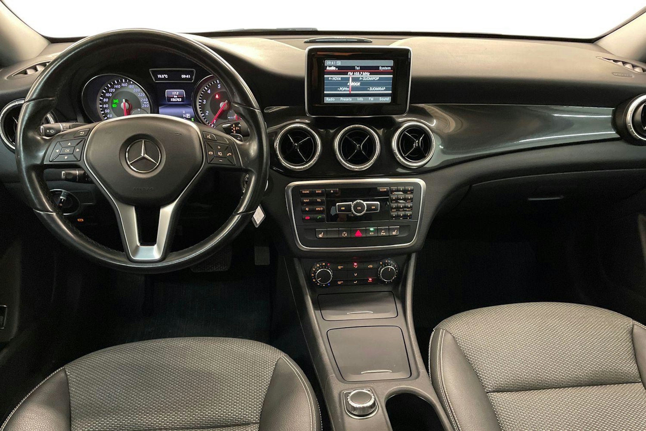 Harmaa Mercedes-Benz CLA 2014 kuva 9.