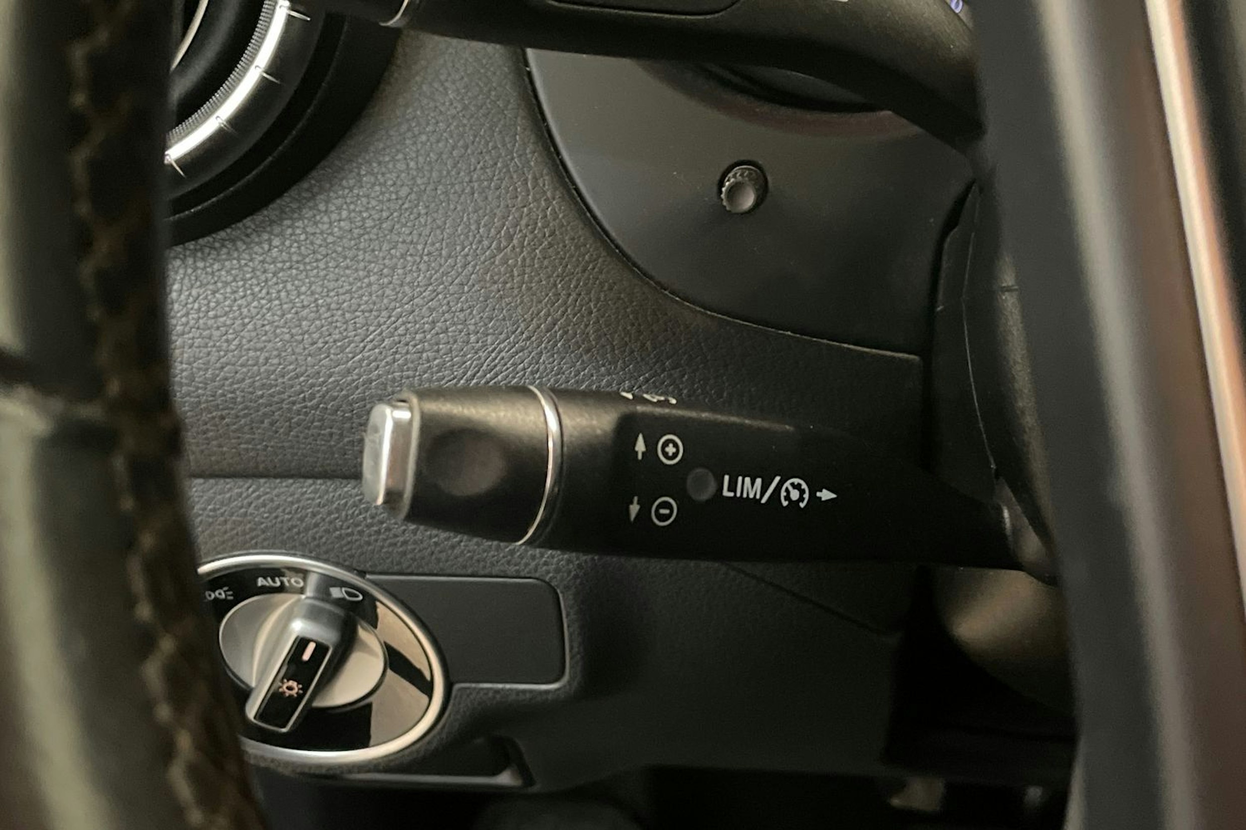 Harmaa Mercedes-Benz CLA 2014 kuva 17.