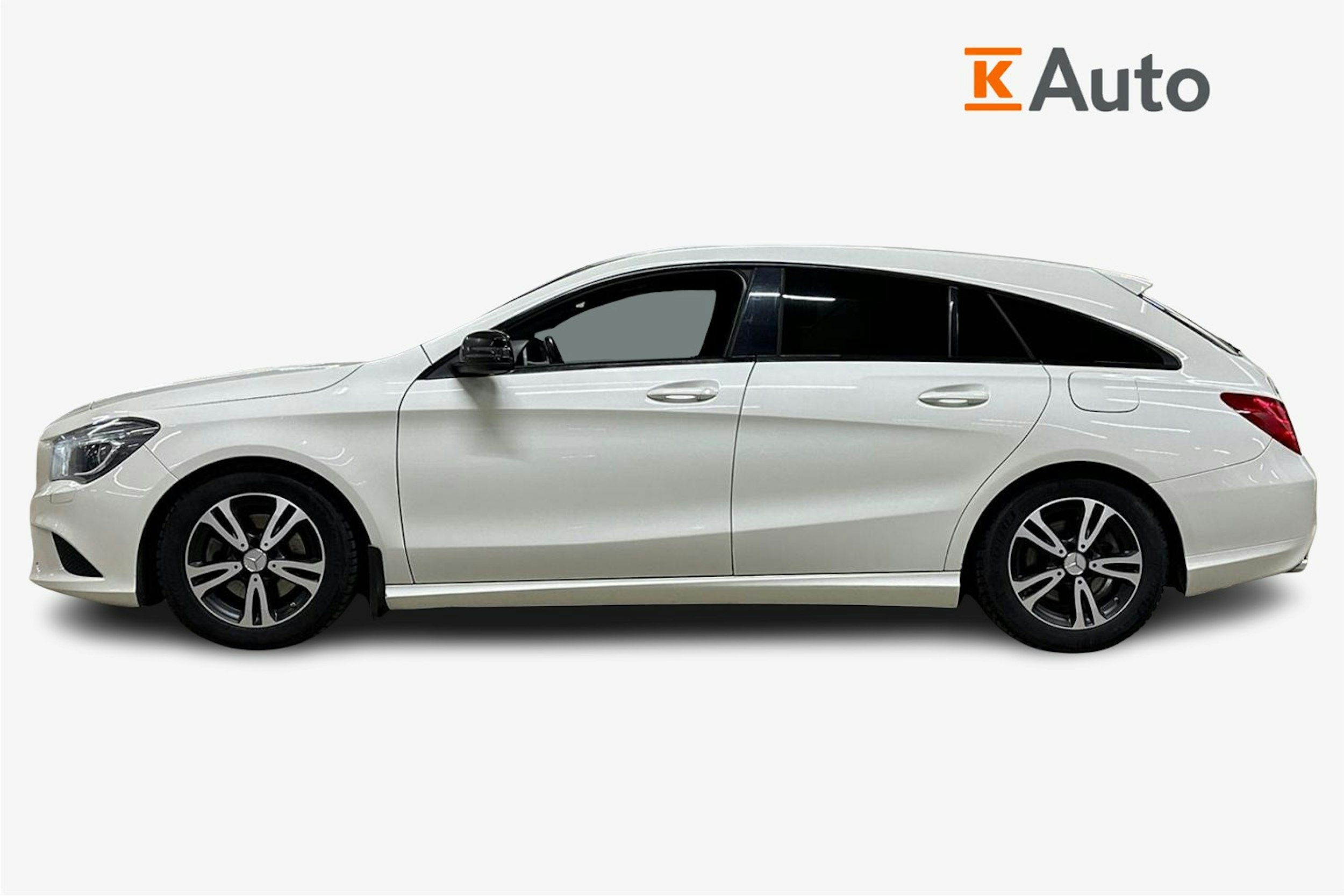 valkoinen Mercedes-Benz CLA 2015 kuva 6.