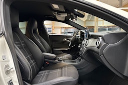 valkoinen Mercedes-Benz CLA 2015 kuva 14.