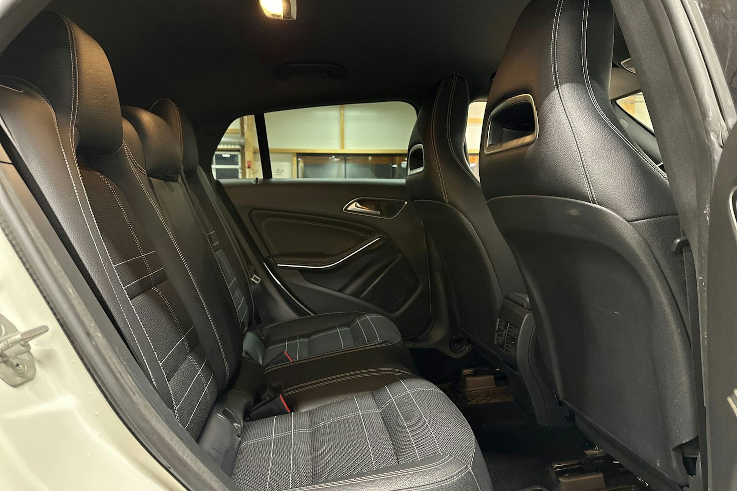 valkoinen Mercedes-Benz CLA 2015 kuva 15.