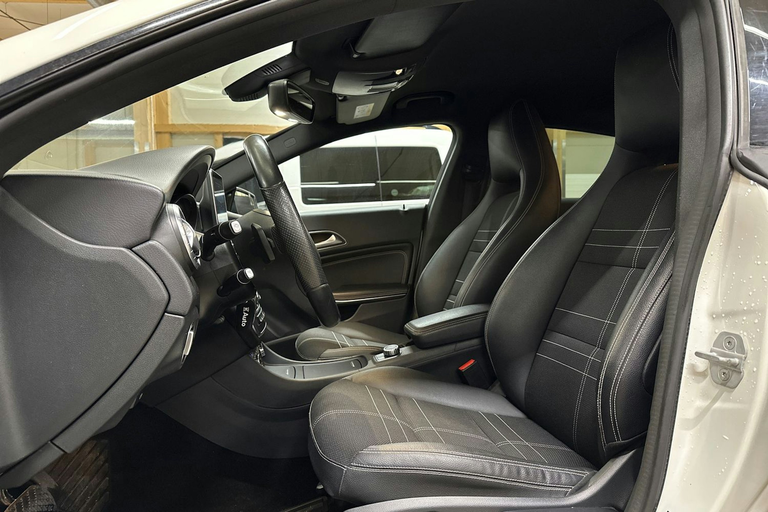 valkoinen Mercedes-Benz CLA 2015 kuva 16.