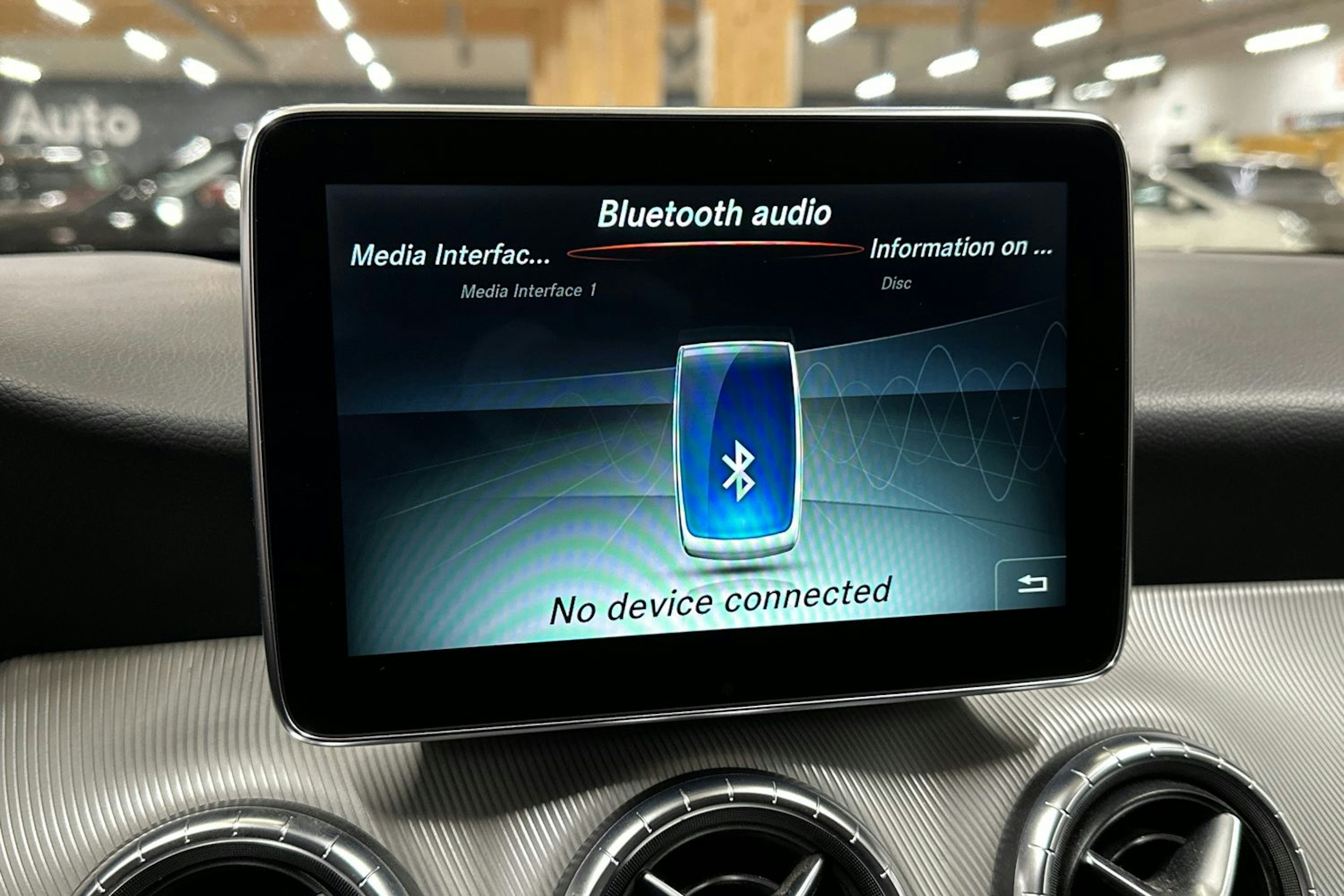 valkoinen Mercedes-Benz CLA 2015 kuva 18.