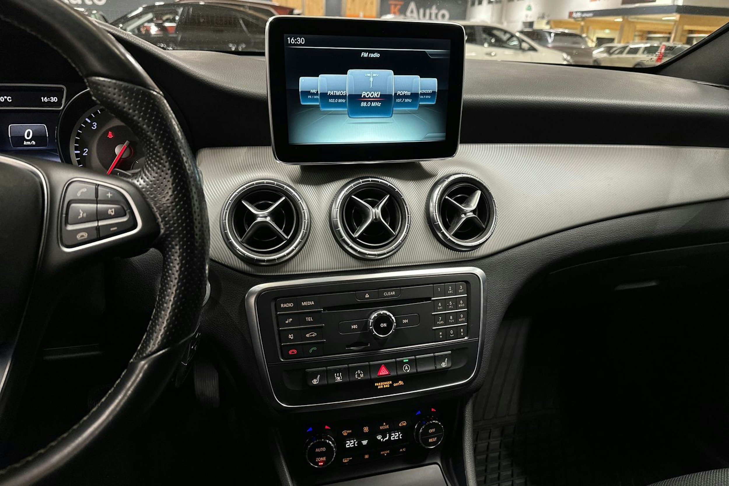 valkoinen Mercedes-Benz CLA 2015 kuva 19.