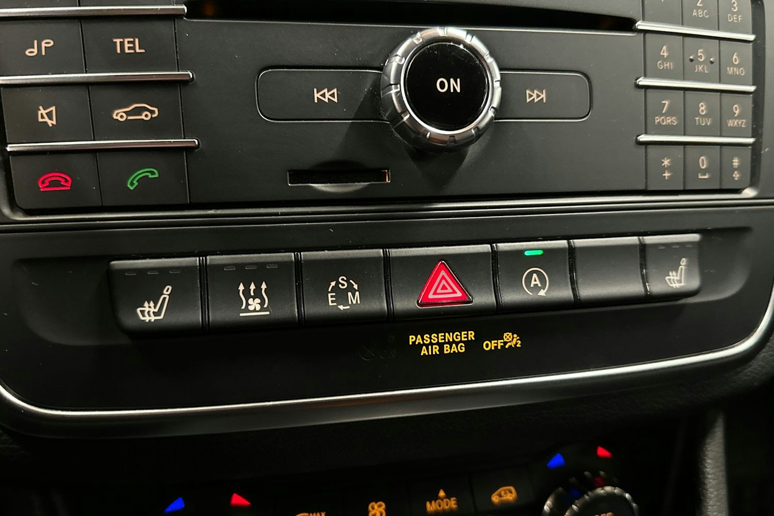 valkoinen Mercedes-Benz CLA 2015 kuva 20.