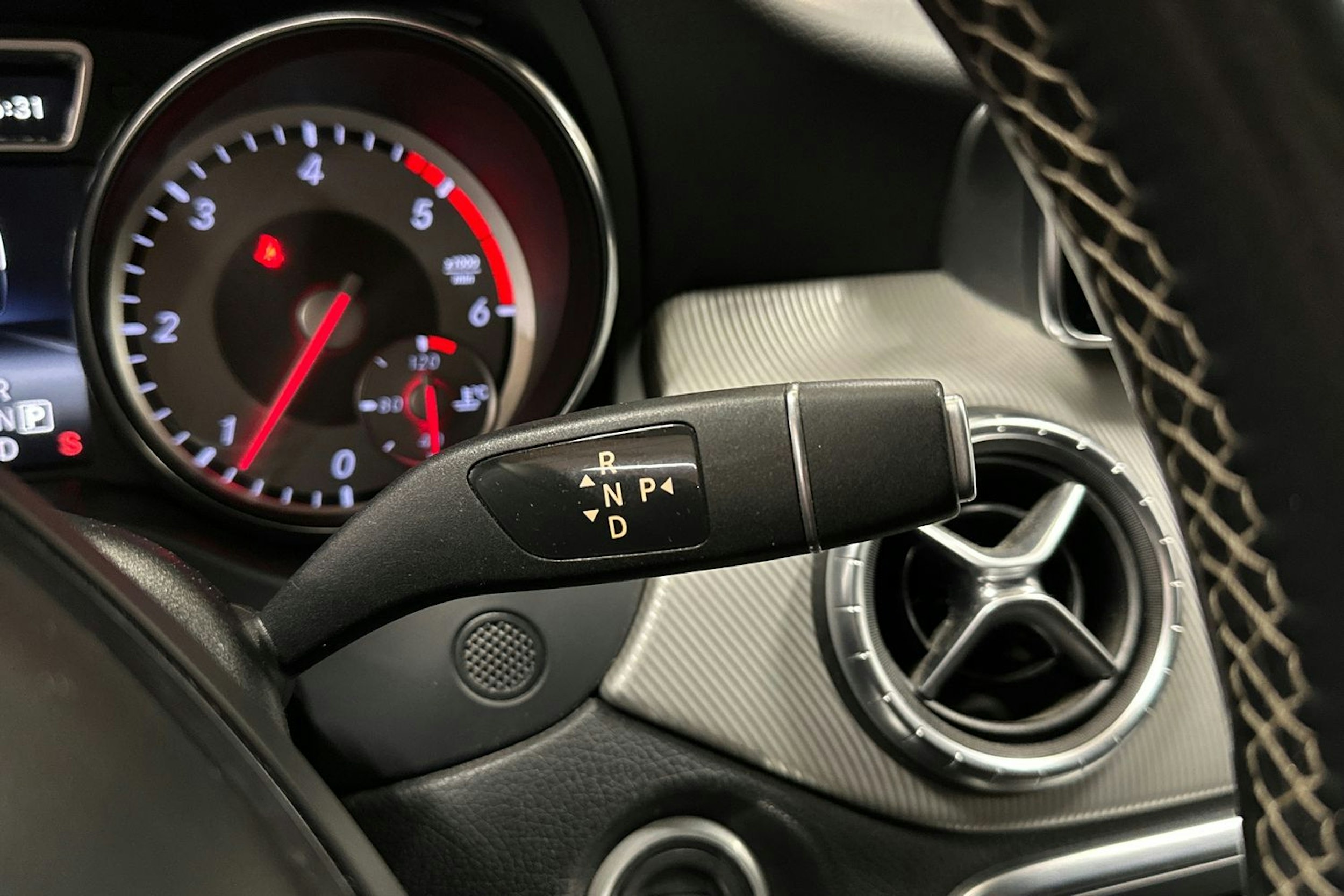 valkoinen Mercedes-Benz CLA 2015 kuva 24.