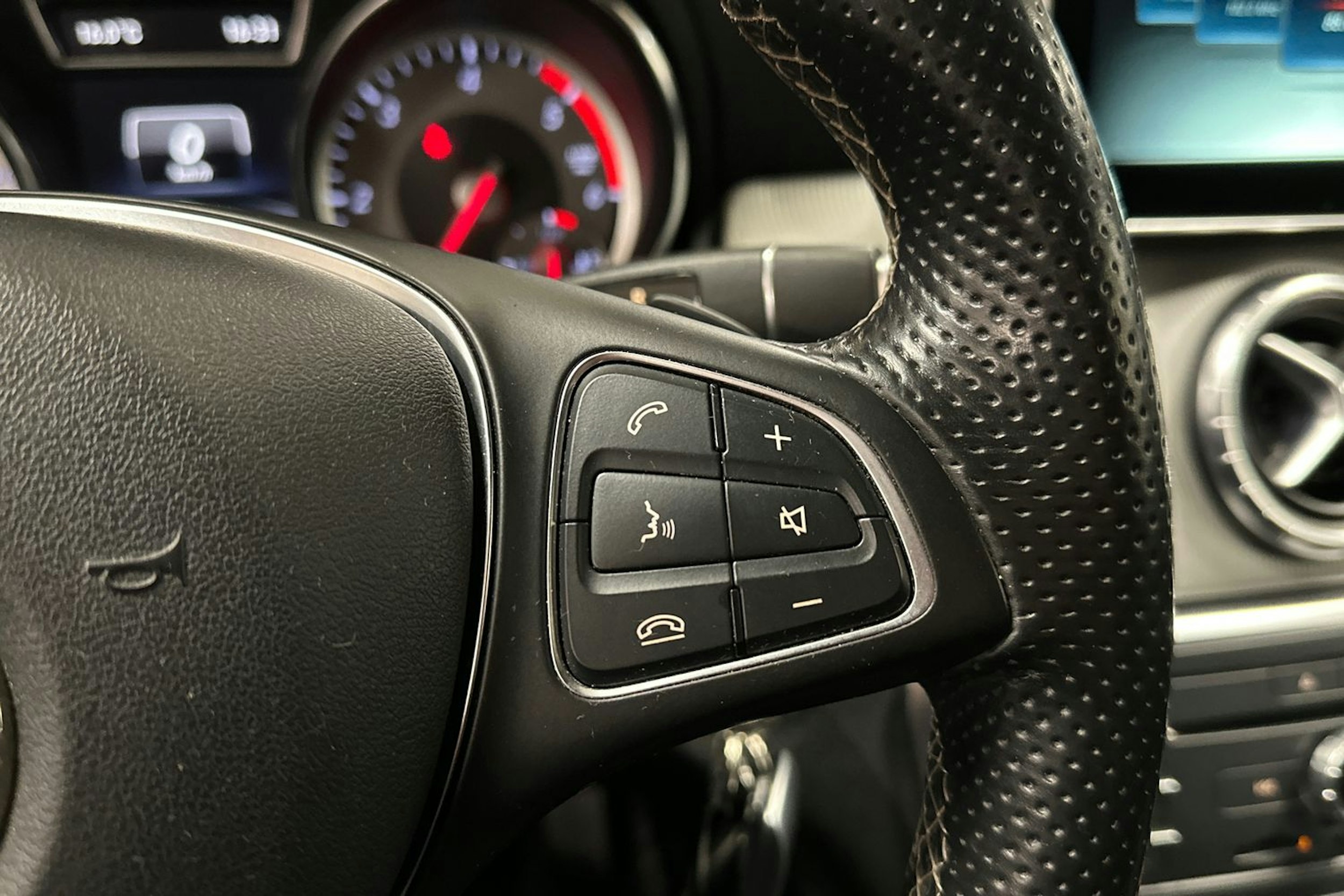 valkoinen Mercedes-Benz CLA 2015 kuva 26.