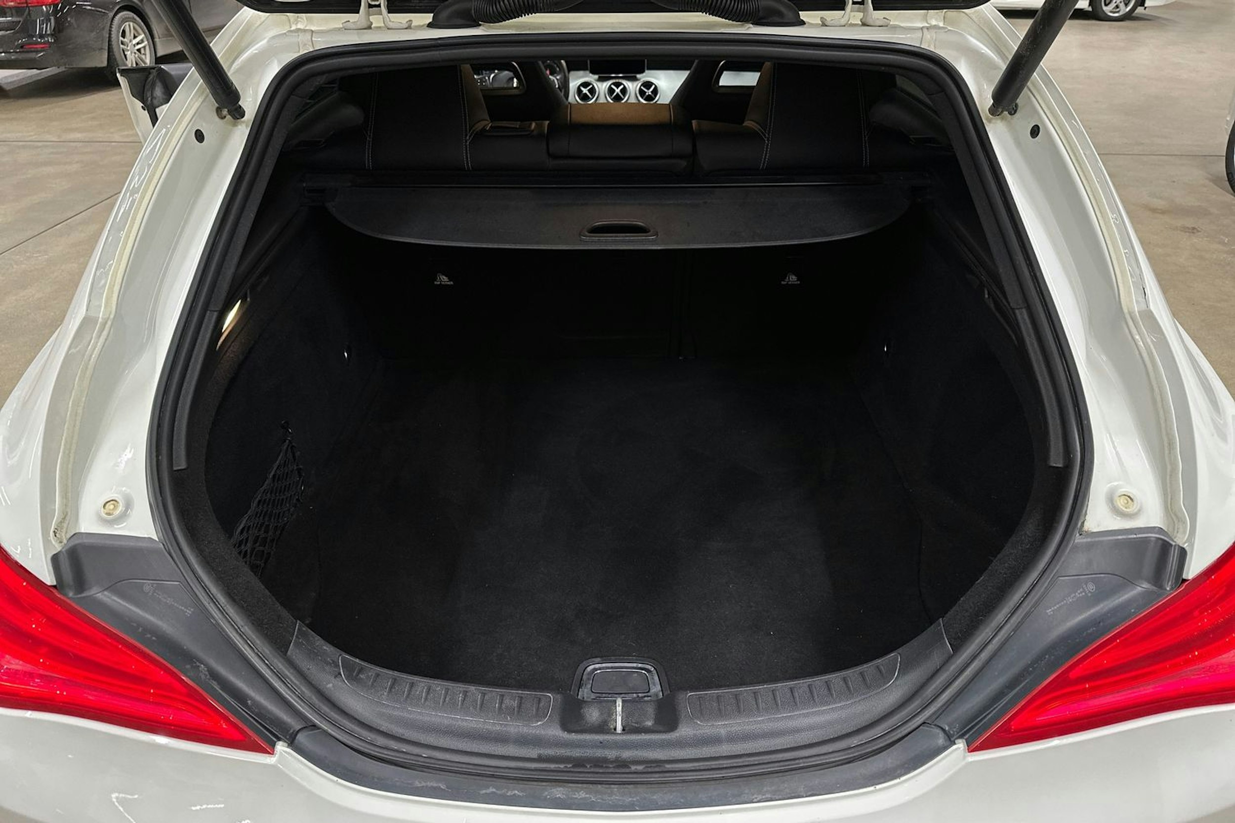 valkoinen Mercedes-Benz CLA 2015 kuva 29.