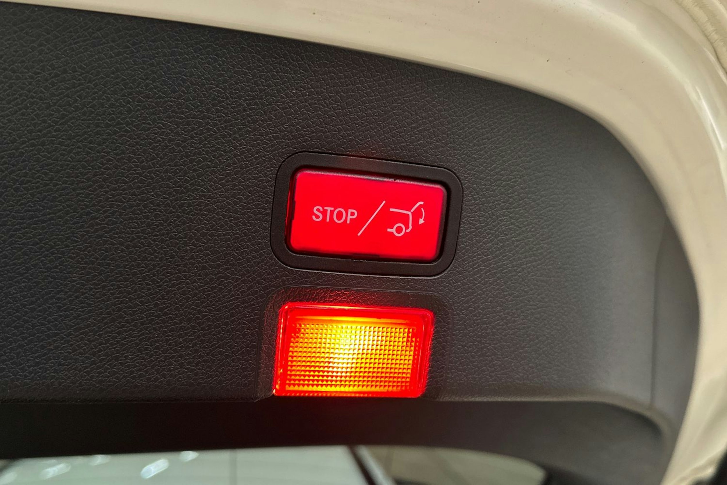 valkoinen Mercedes-Benz CLA 2015 kuva 30.