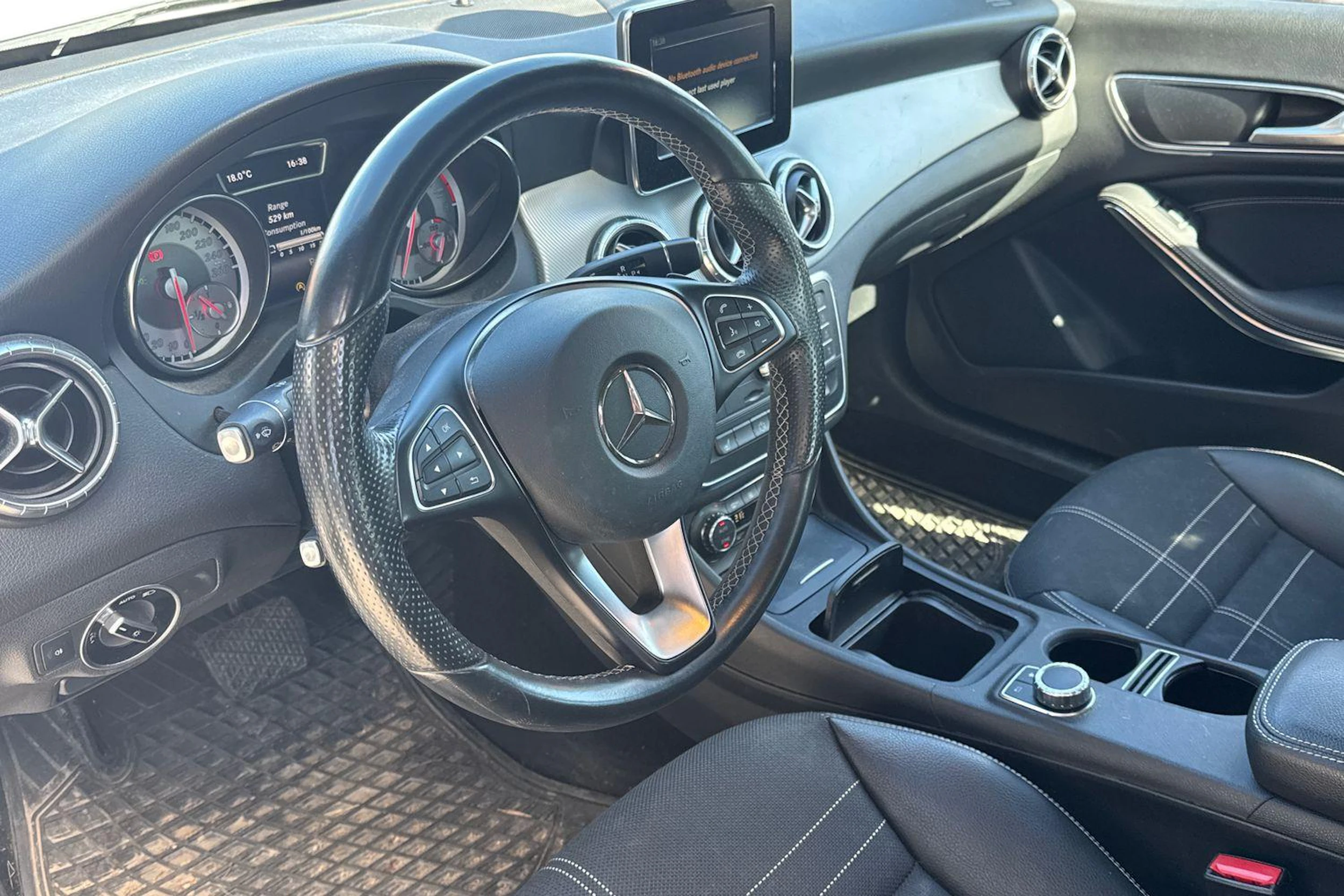 Harmaa Mercedes-Benz CLA 2015 kuva 3.
