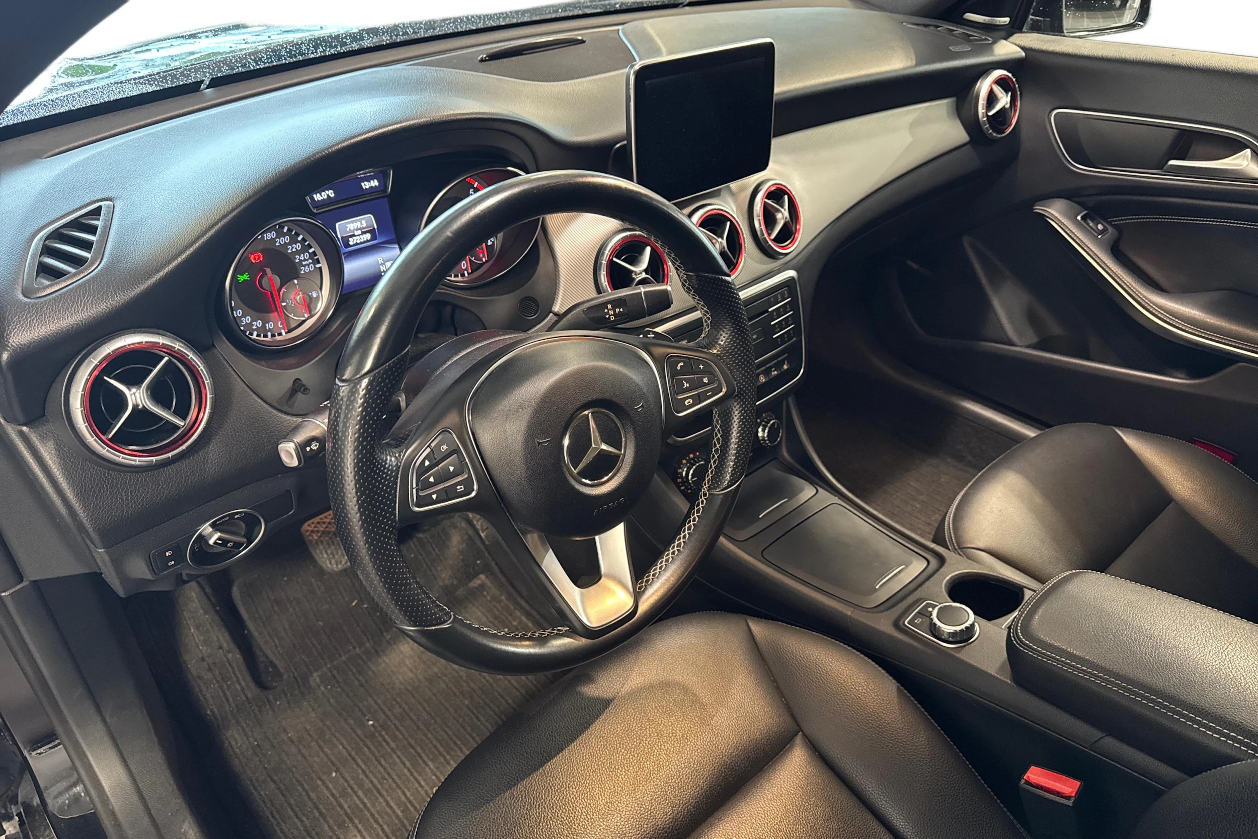 musta Mercedes-Benz CLA 2015 kuva 3.