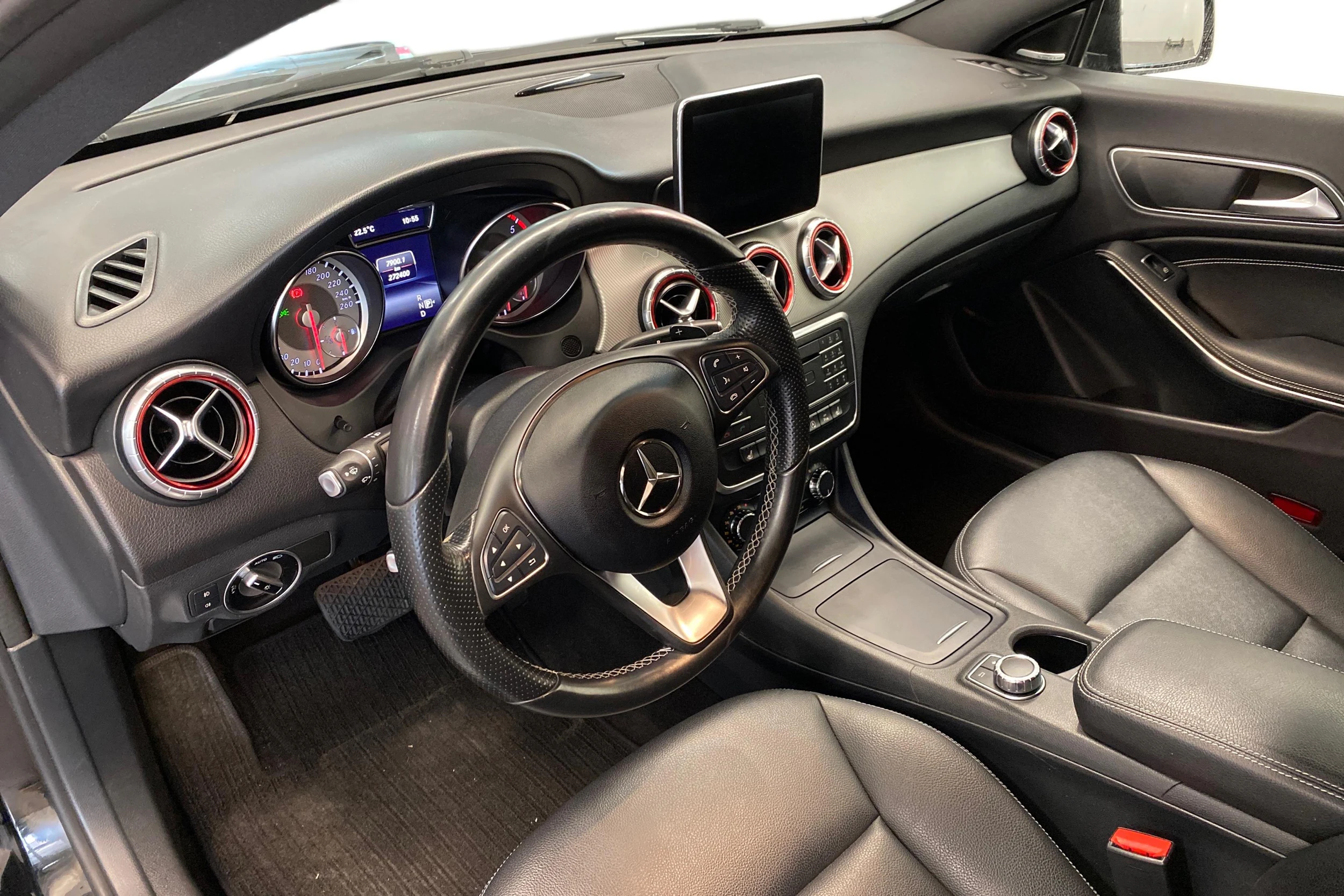 musta Mercedes-Benz CLA 2015 kuva 8.