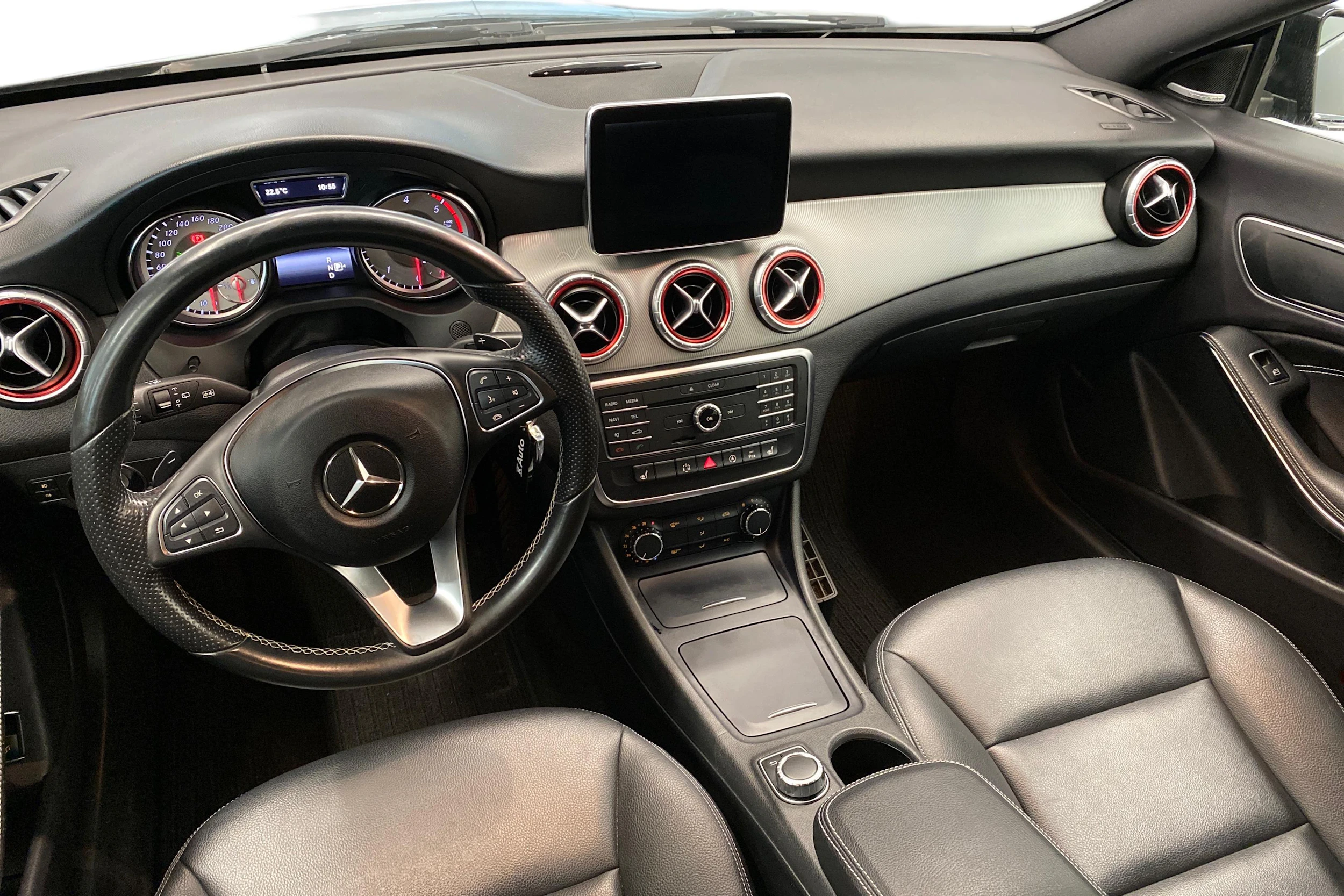 musta Mercedes-Benz CLA 2015 kuva 9.