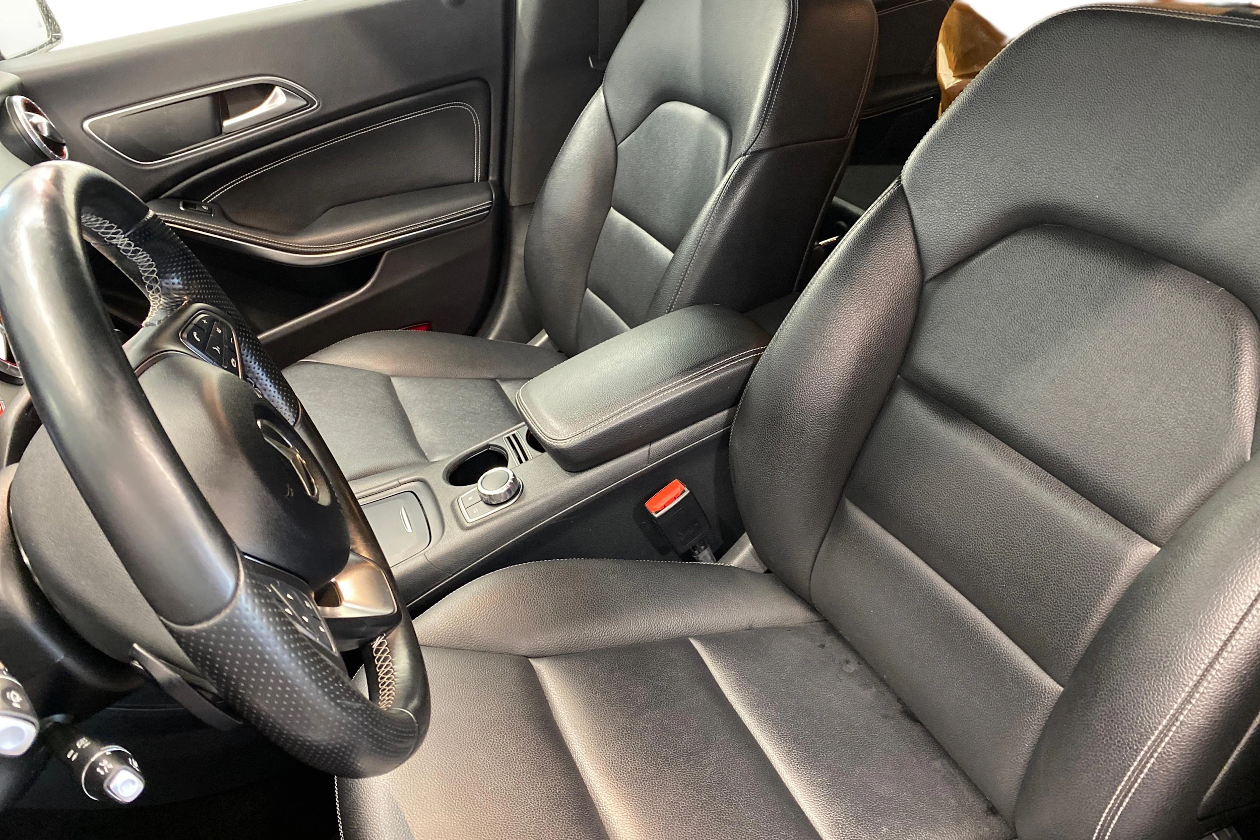 musta Mercedes-Benz CLA 2015 kuva 11.
