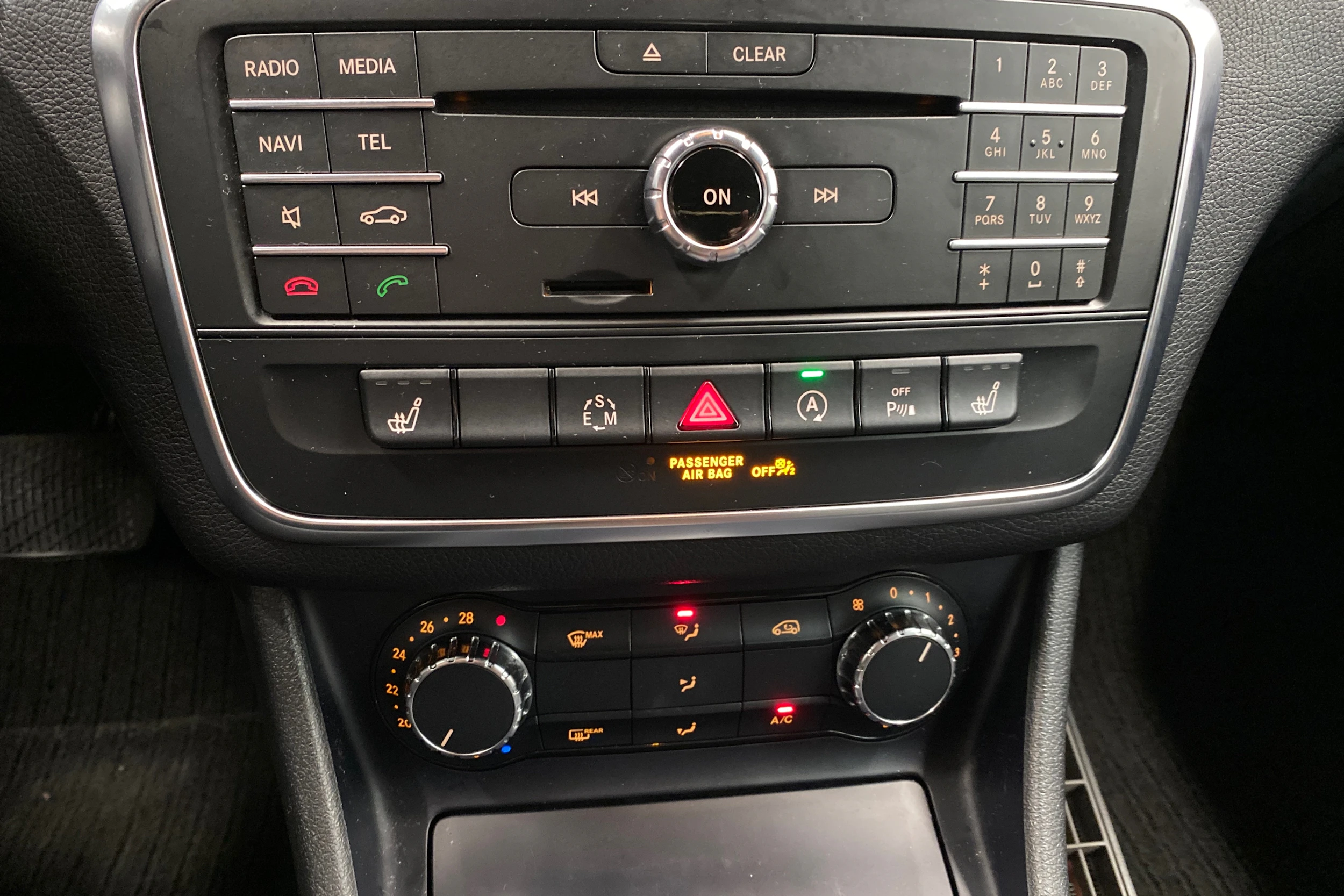 musta Mercedes-Benz CLA 2015 kuva 21.