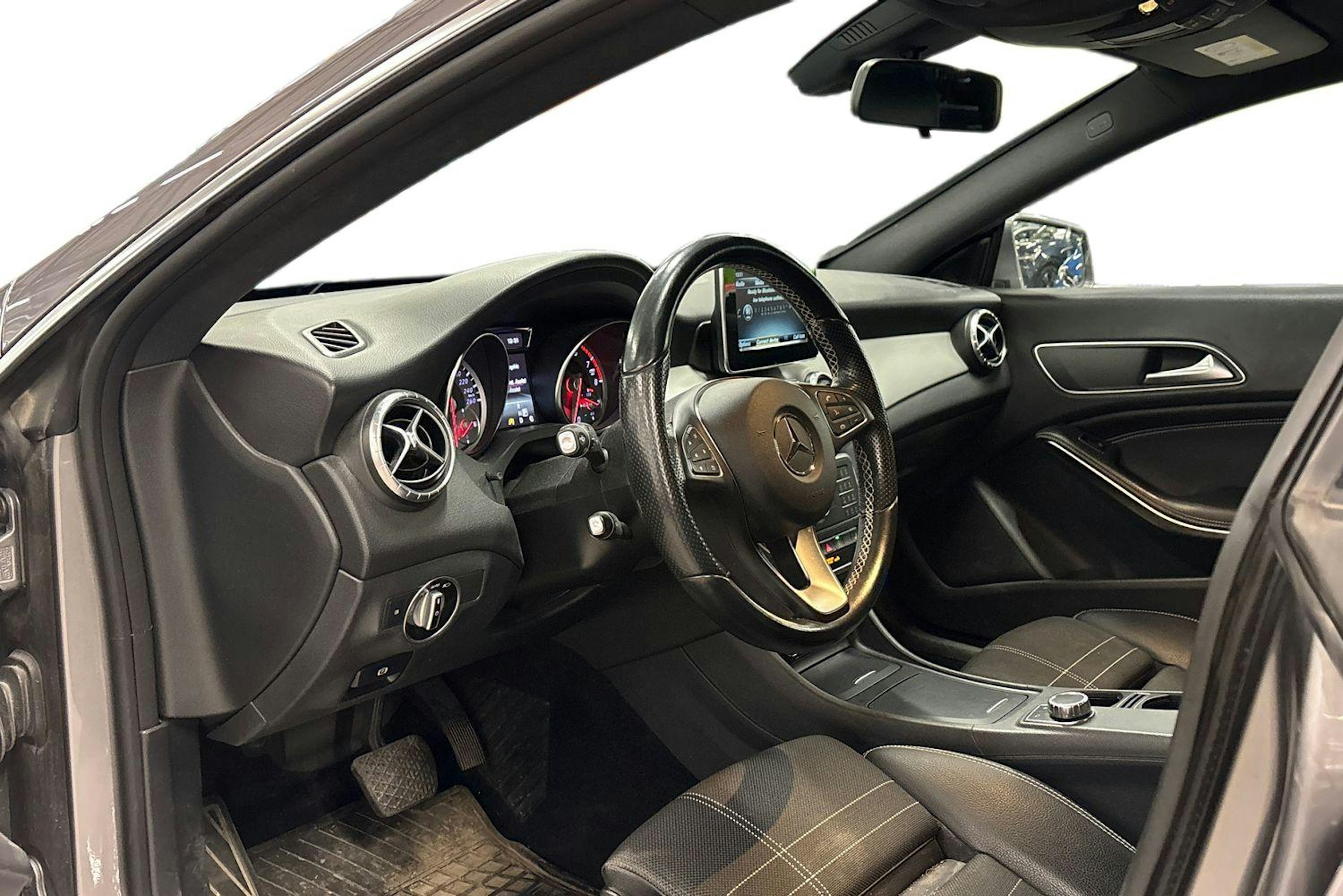 harmaa Mercedes-Benz CLA 2016 kuva 3.