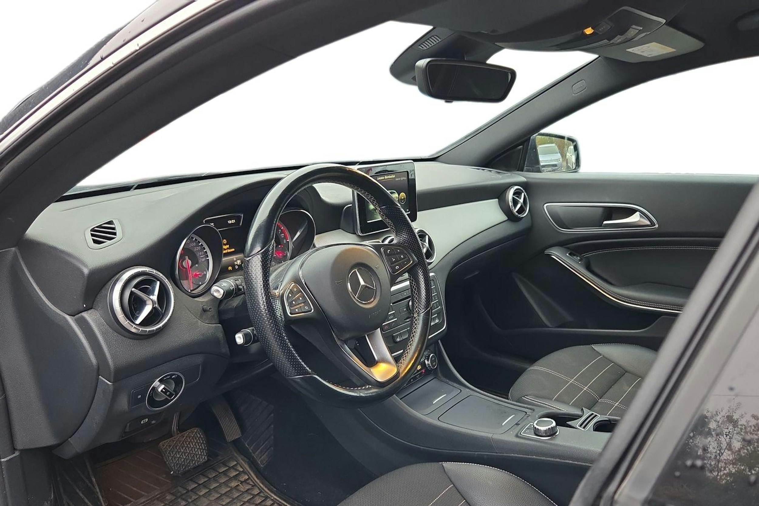 Musta Mercedes-Benz CLA 2016 kuva 3.