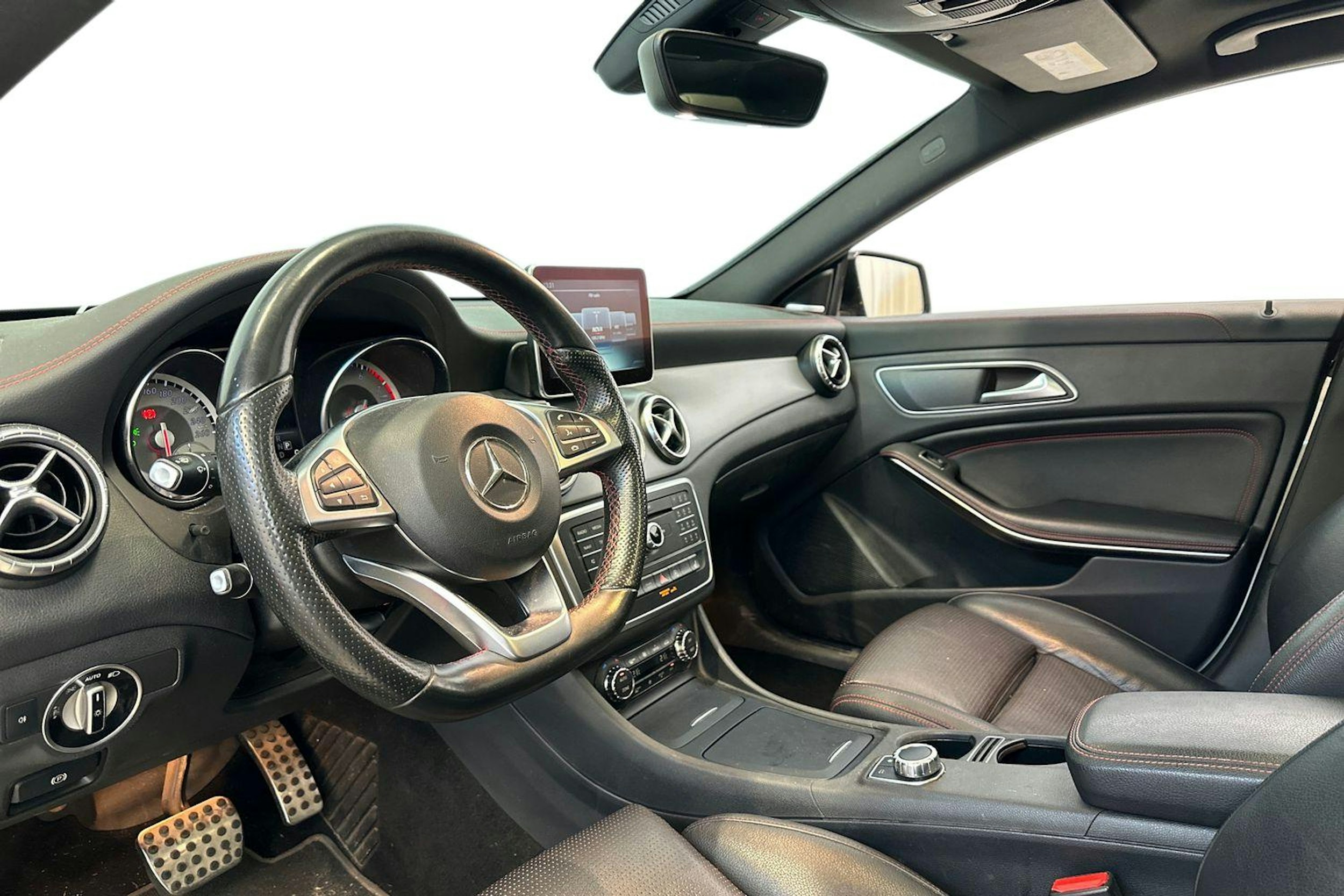 valkoinen Mercedes-Benz CLA 2016 kuva 3.