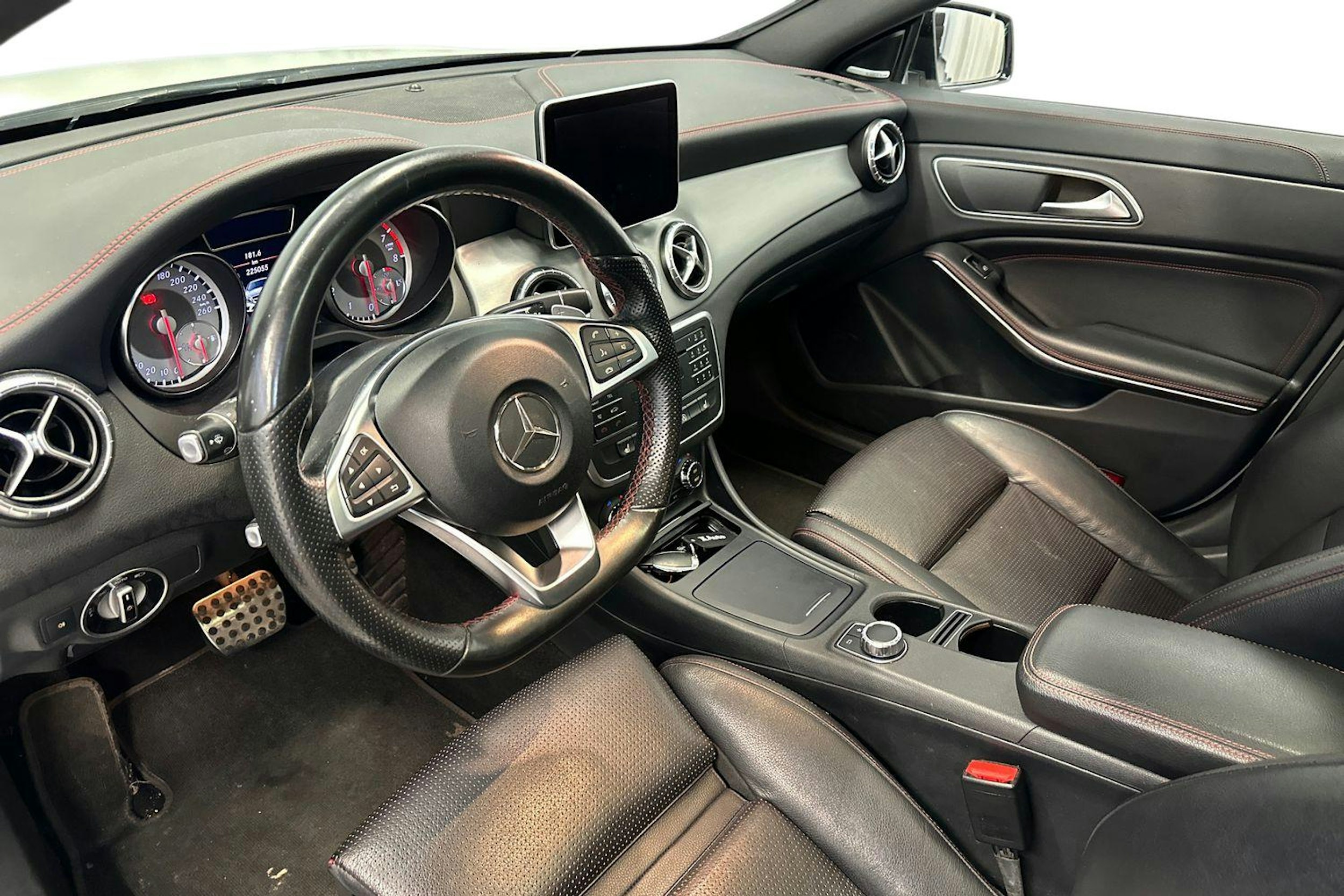 Valkoinen Mercedes-Benz CLA 2016 kuva 6.