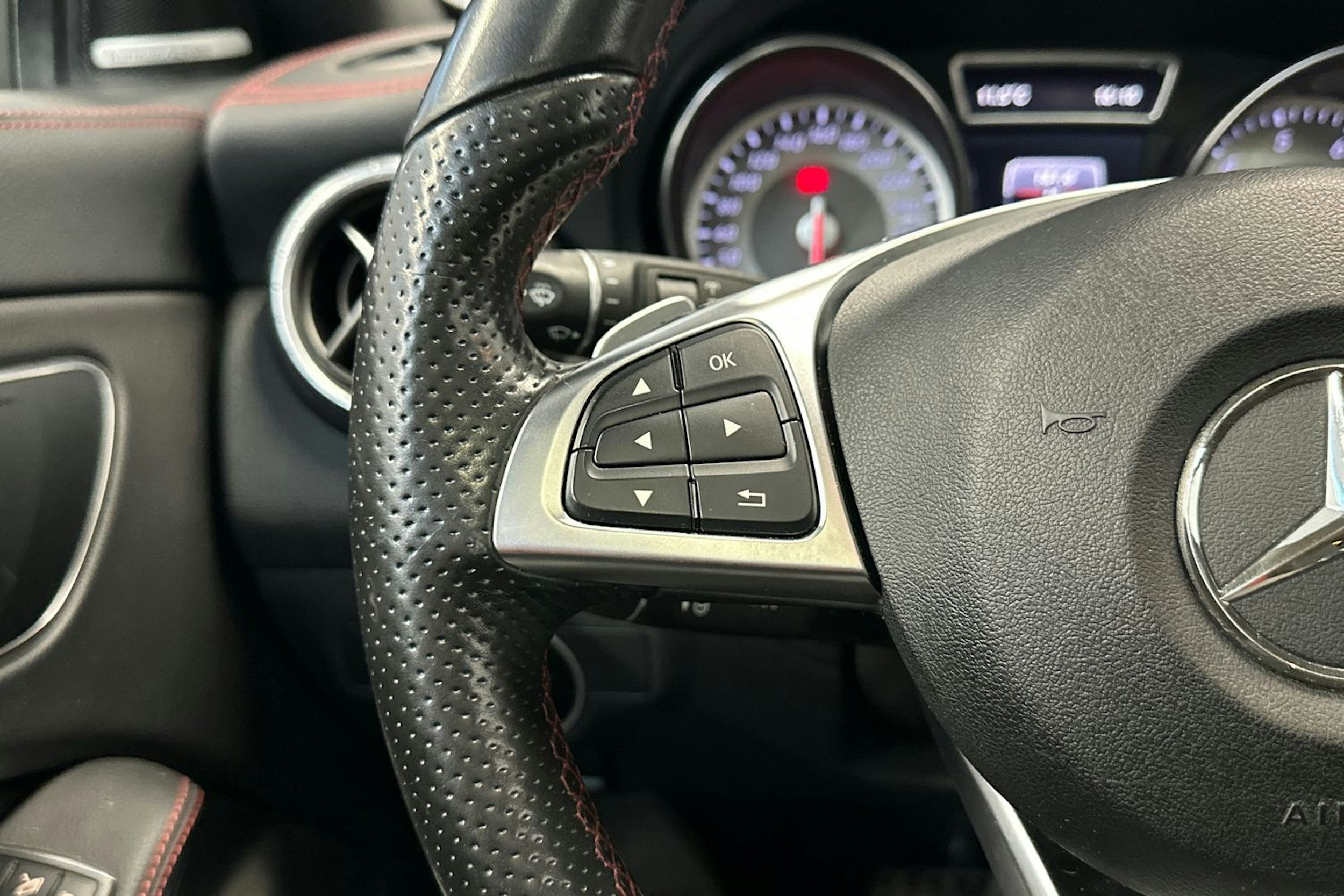 Valkoinen Mercedes-Benz CLA 2016 kuva 13.