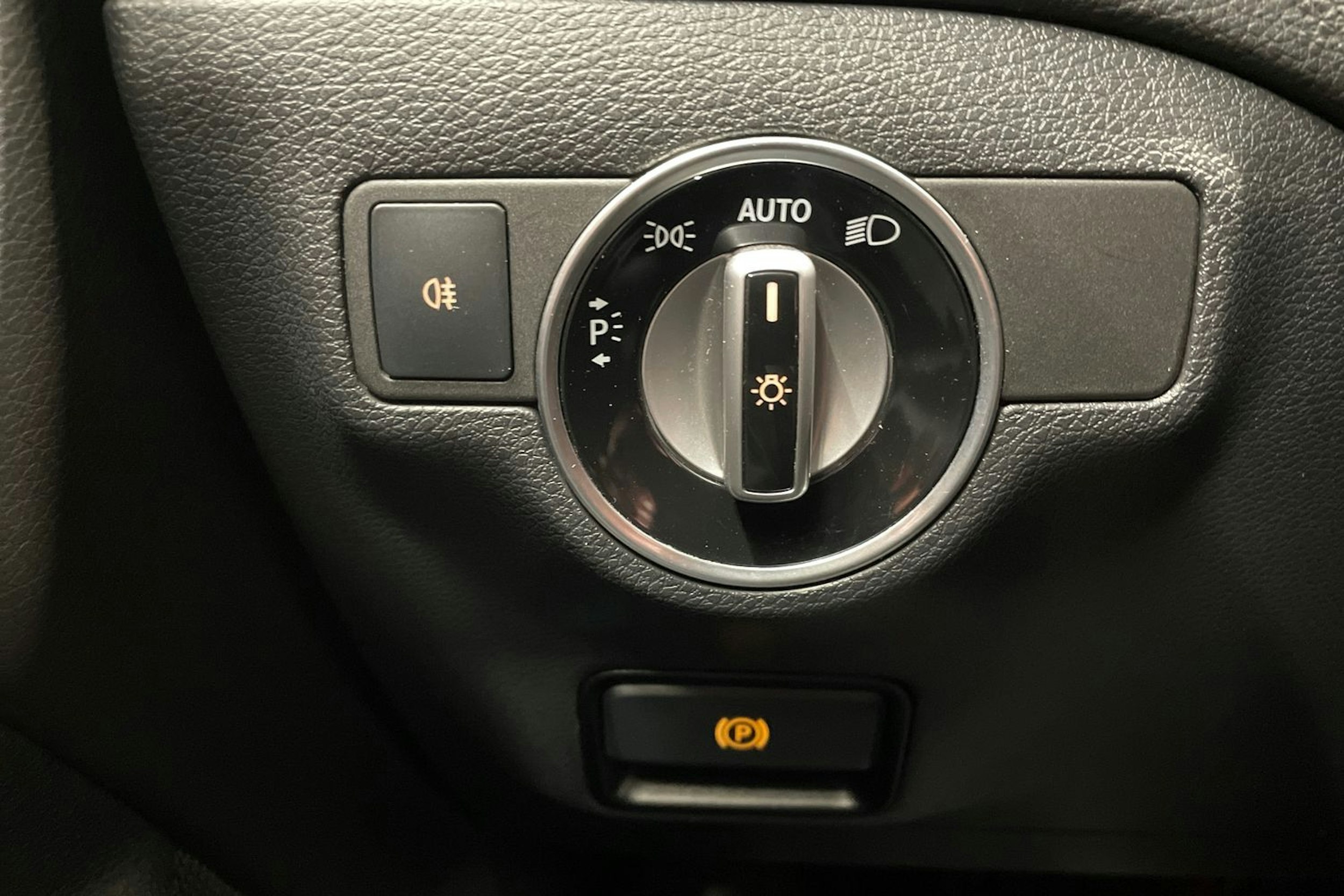 hopea Mercedes-Benz CLA 2016 kuva 21.