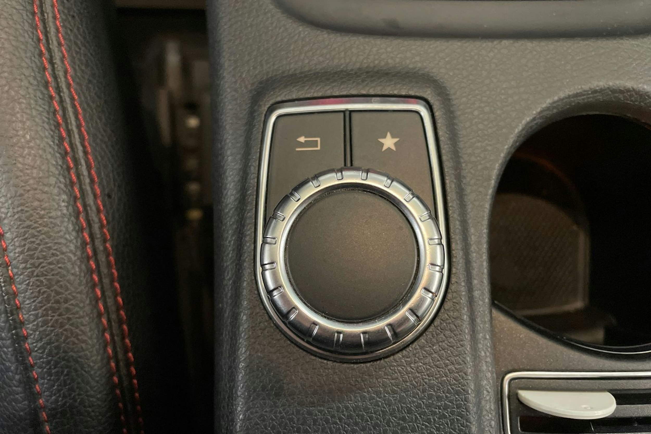 hopea Mercedes-Benz CLA 2016 kuva 24.