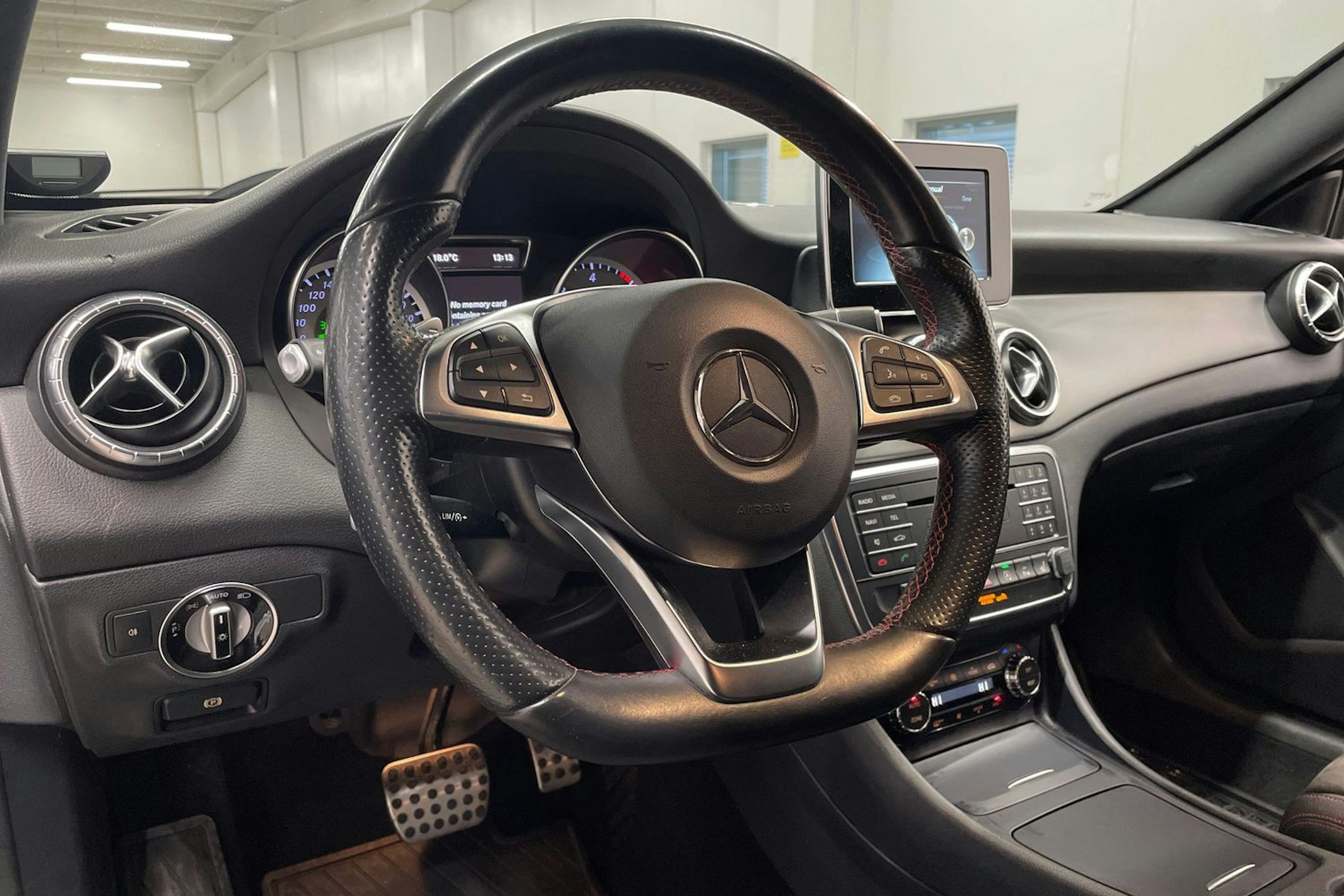 hopea Mercedes-Benz CLA 2016 kuva 27.