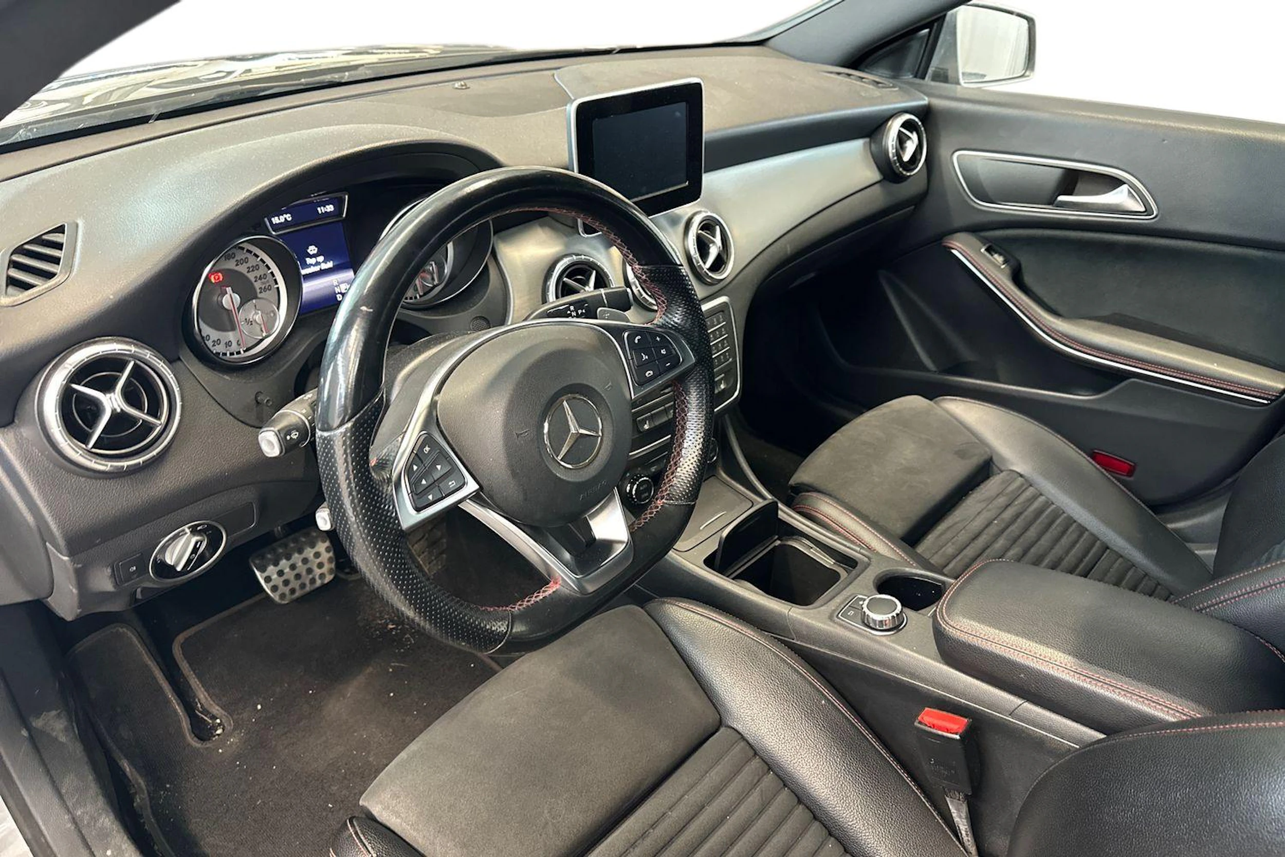harmaa Mercedes-Benz CLA 2016 kuva 3.