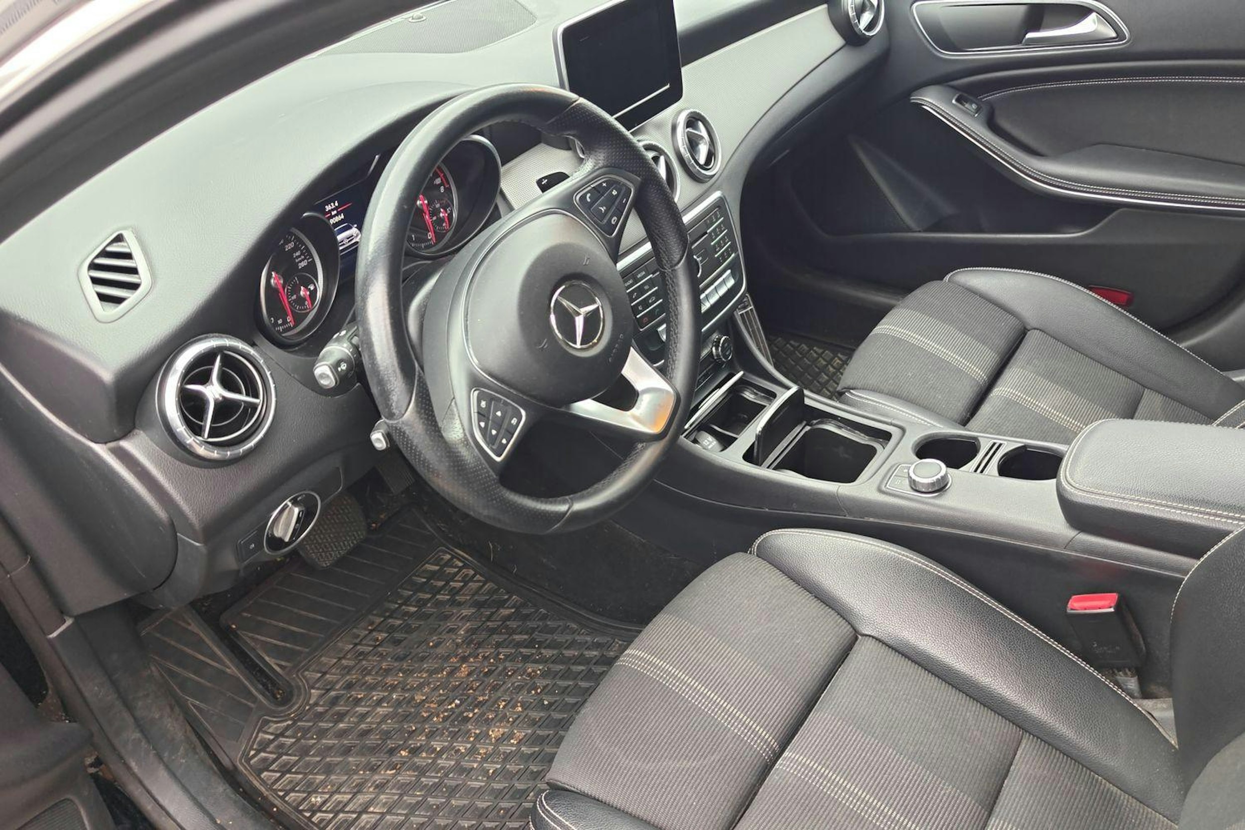 musta Mercedes-Benz CLA 2016 kuva 3.