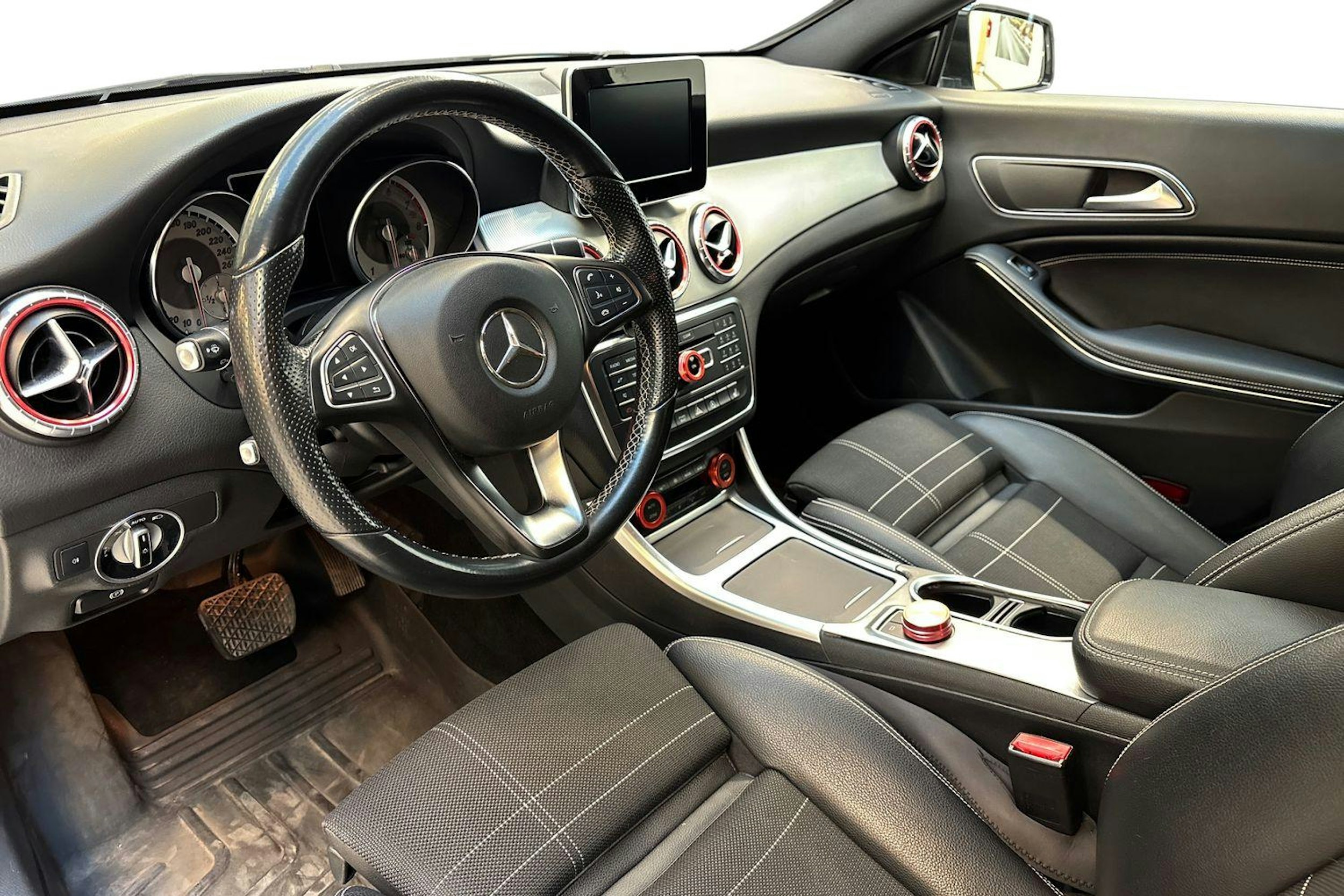 Harmaa Mercedes-Benz CLA 2016 kuva 7.