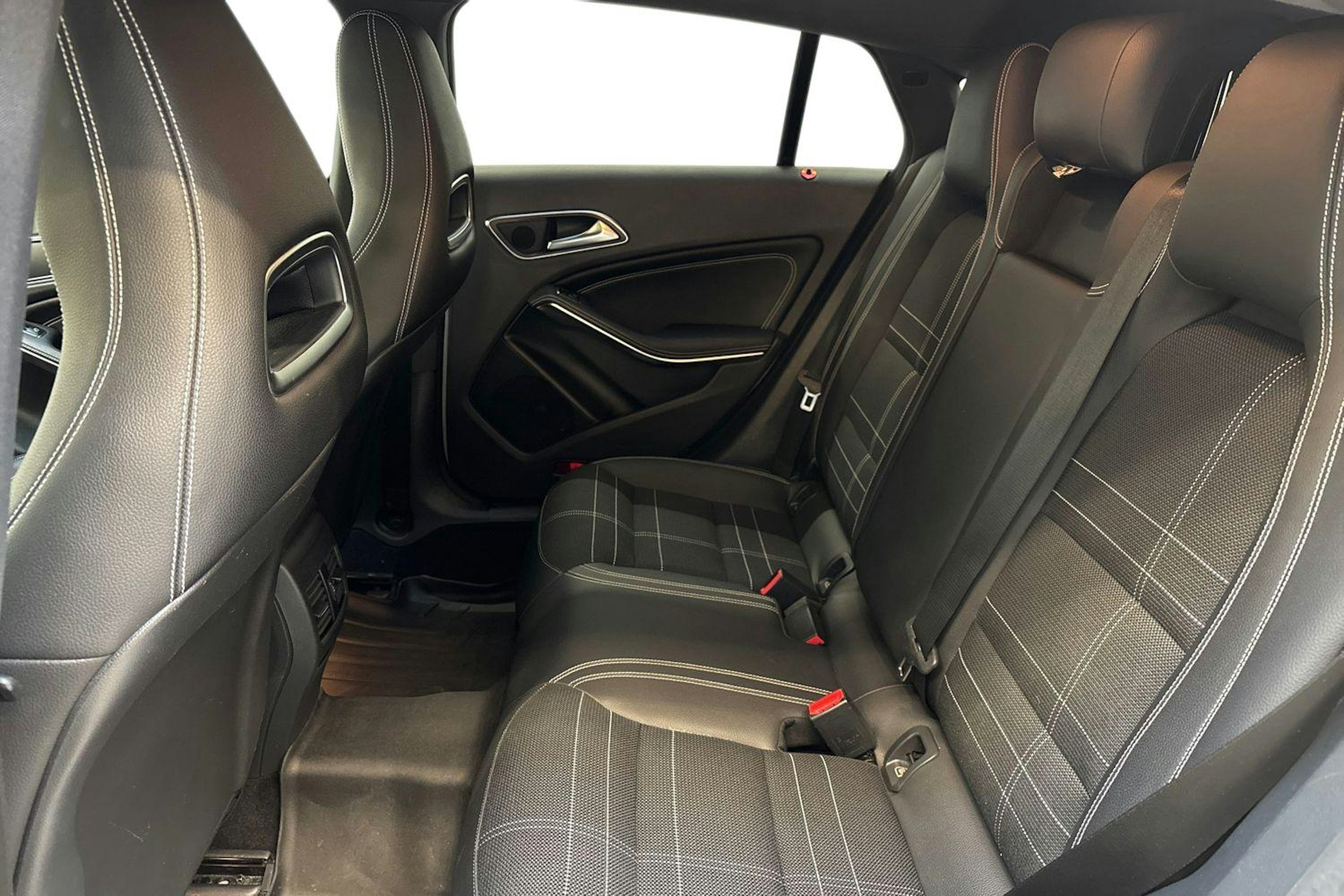 Harmaa Mercedes-Benz CLA 2016 kuva 10.