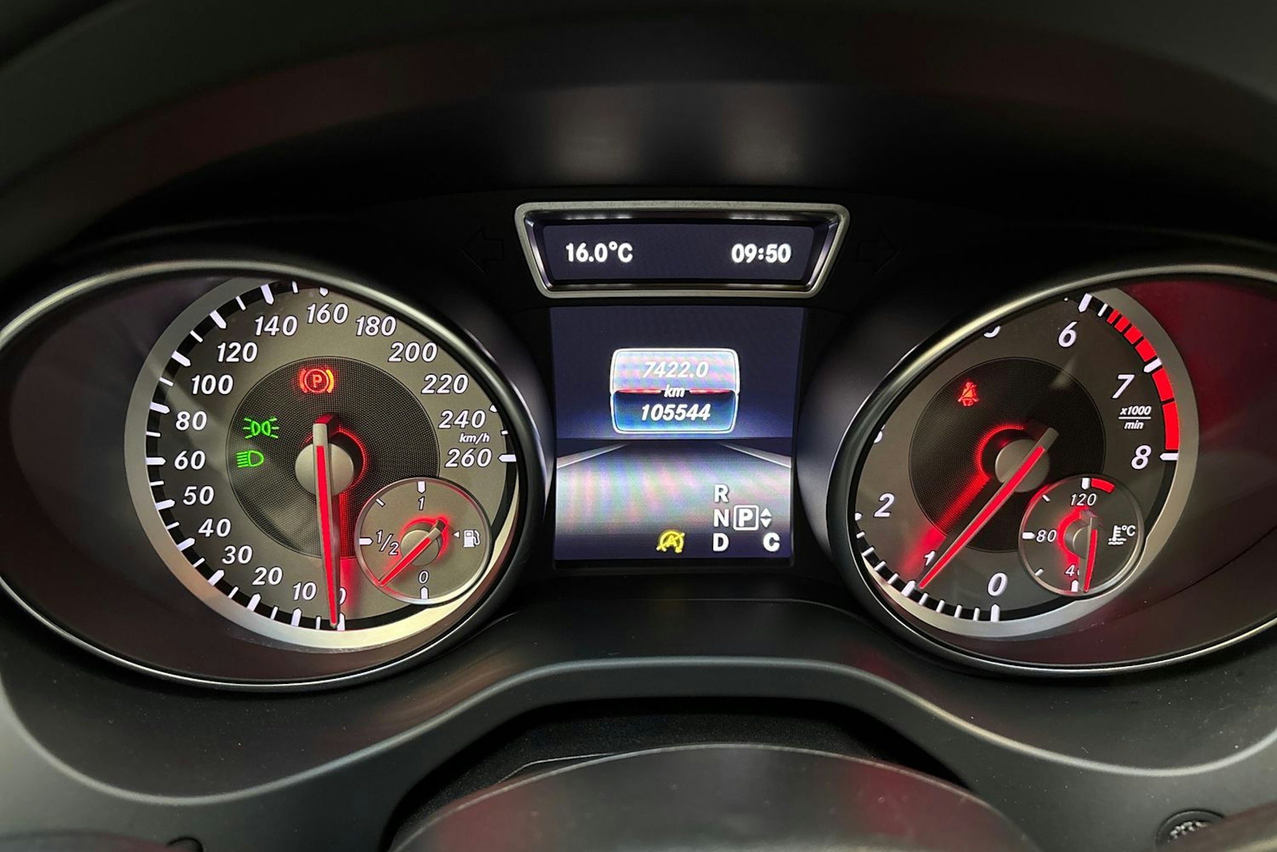 Harmaa Mercedes-Benz CLA 2016 kuva 17.