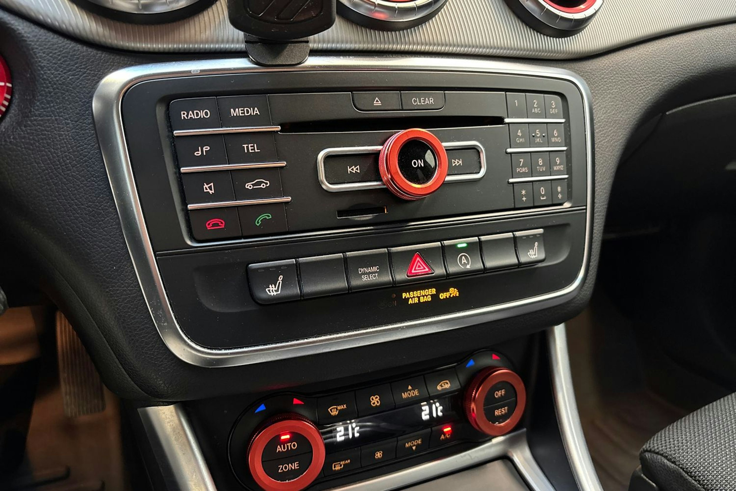 Harmaa Mercedes-Benz CLA 2016 kuva 20.