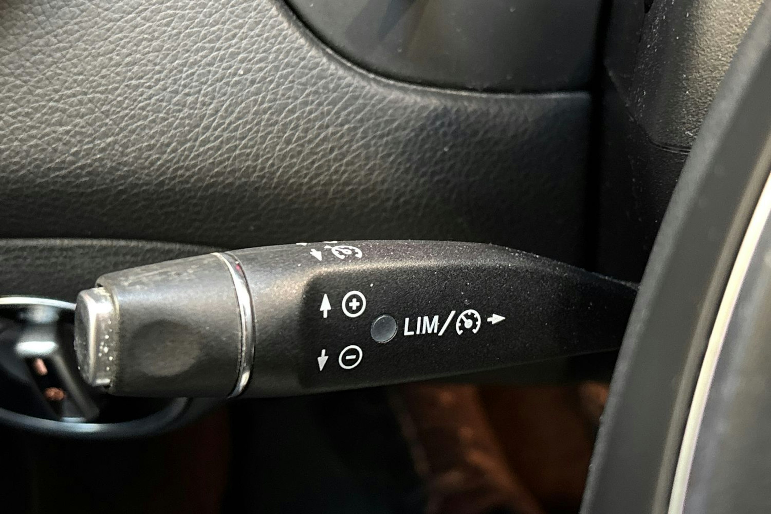 Harmaa Mercedes-Benz CLA 2016 kuva 22.