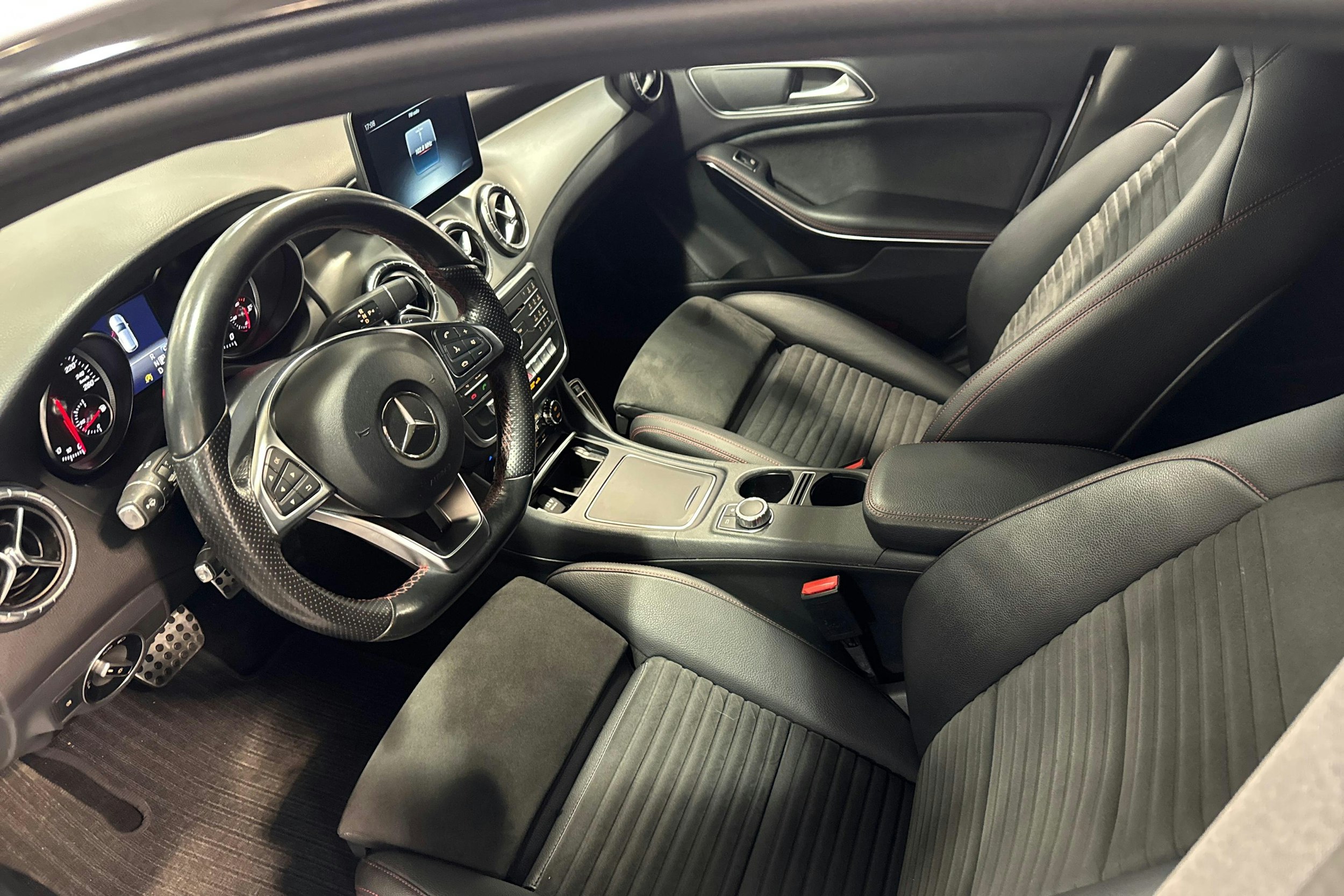 hopea Mercedes-Benz CLA 2017 kuva 7.