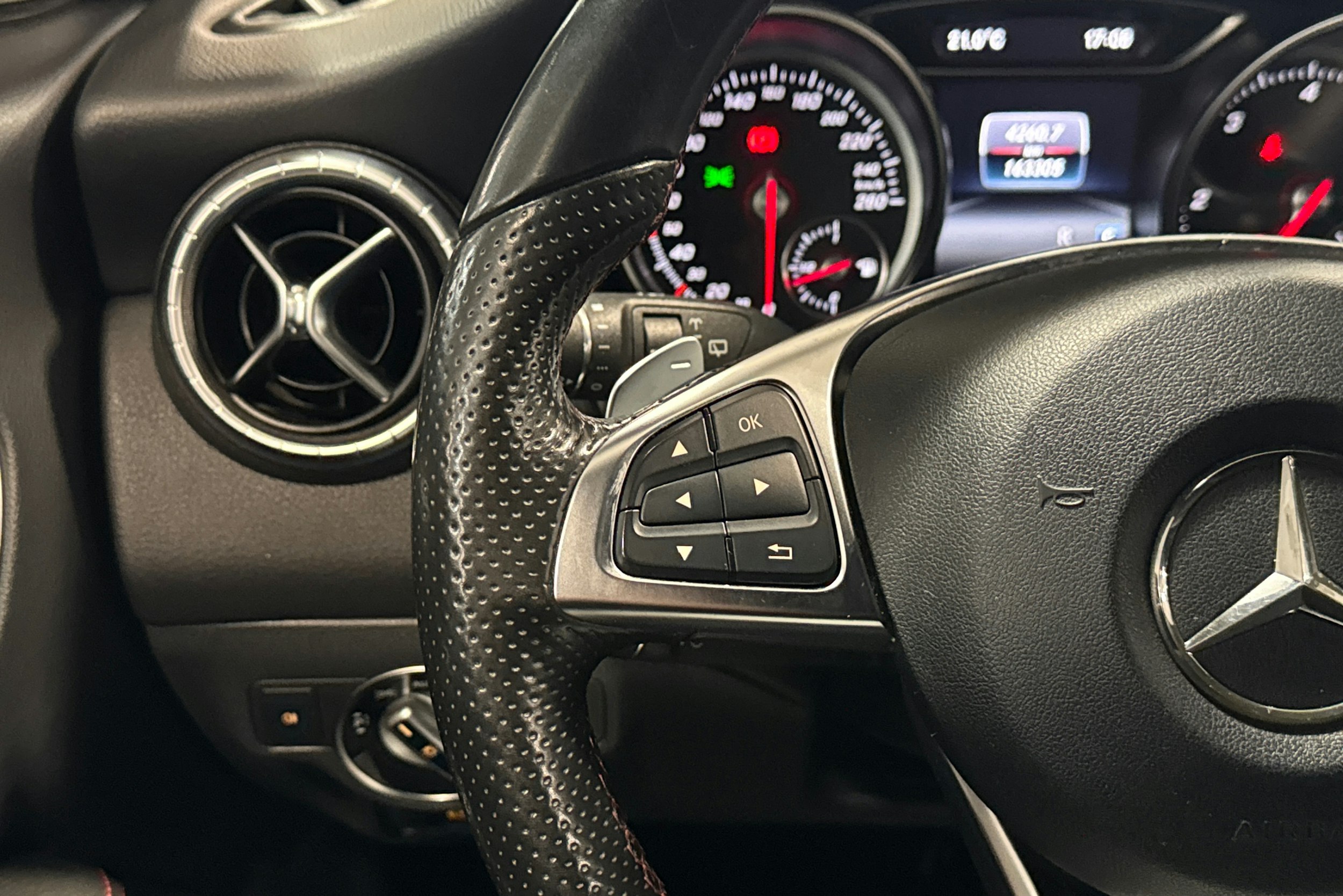 hopea Mercedes-Benz CLA 2017 kuva 16.