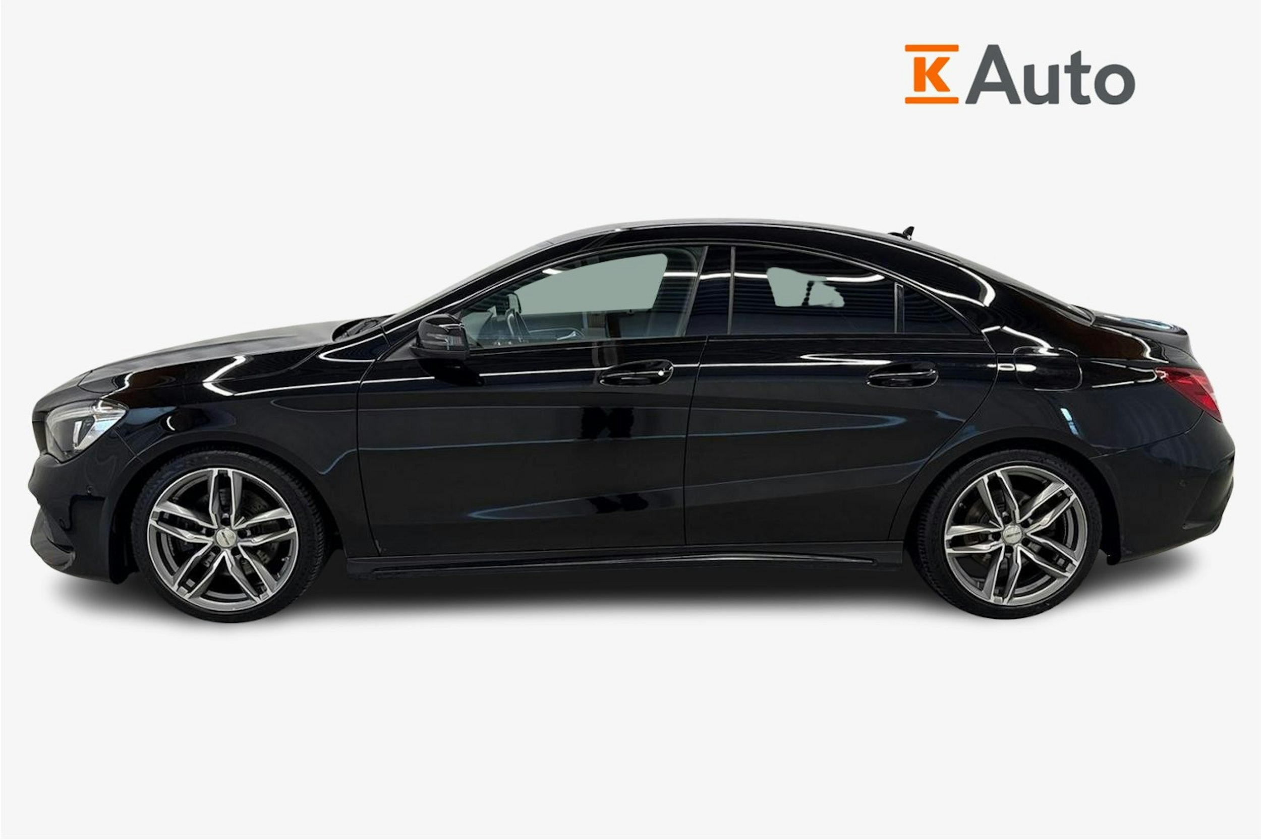 musta Mercedes-Benz CLA 2017 kuva 6.