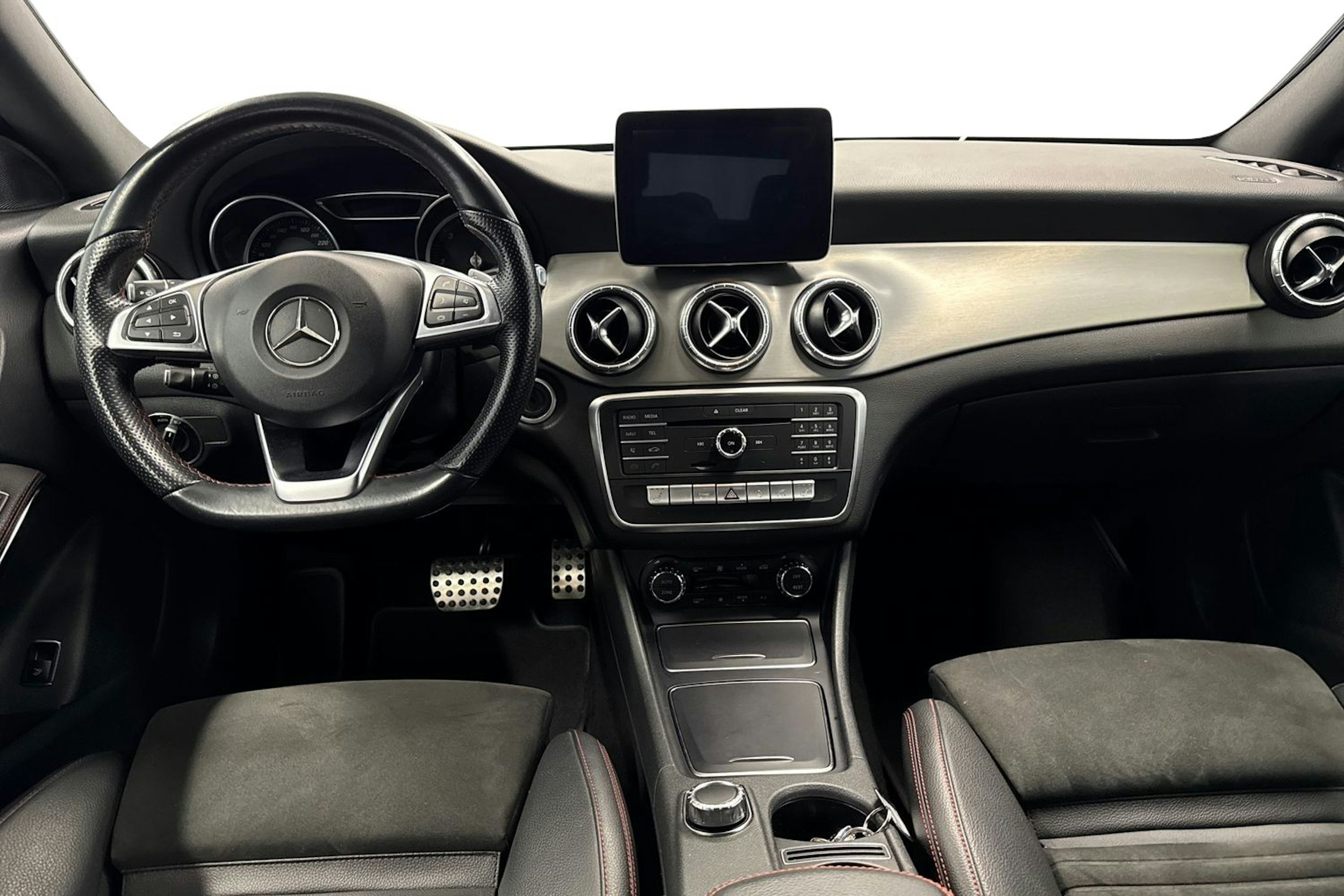 musta Mercedes-Benz CLA 2017 kuva 9.