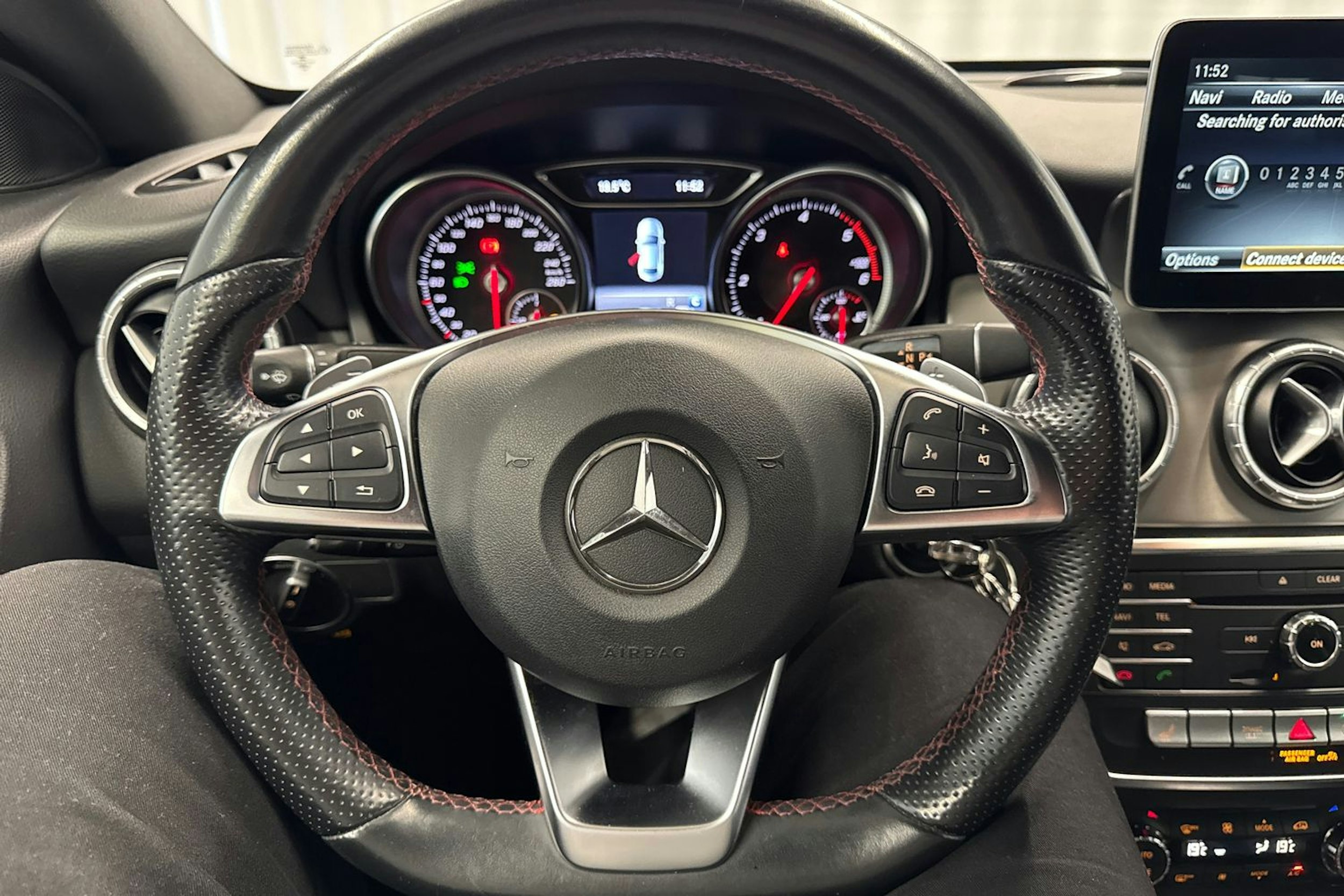 musta Mercedes-Benz CLA 2017 kuva 14.