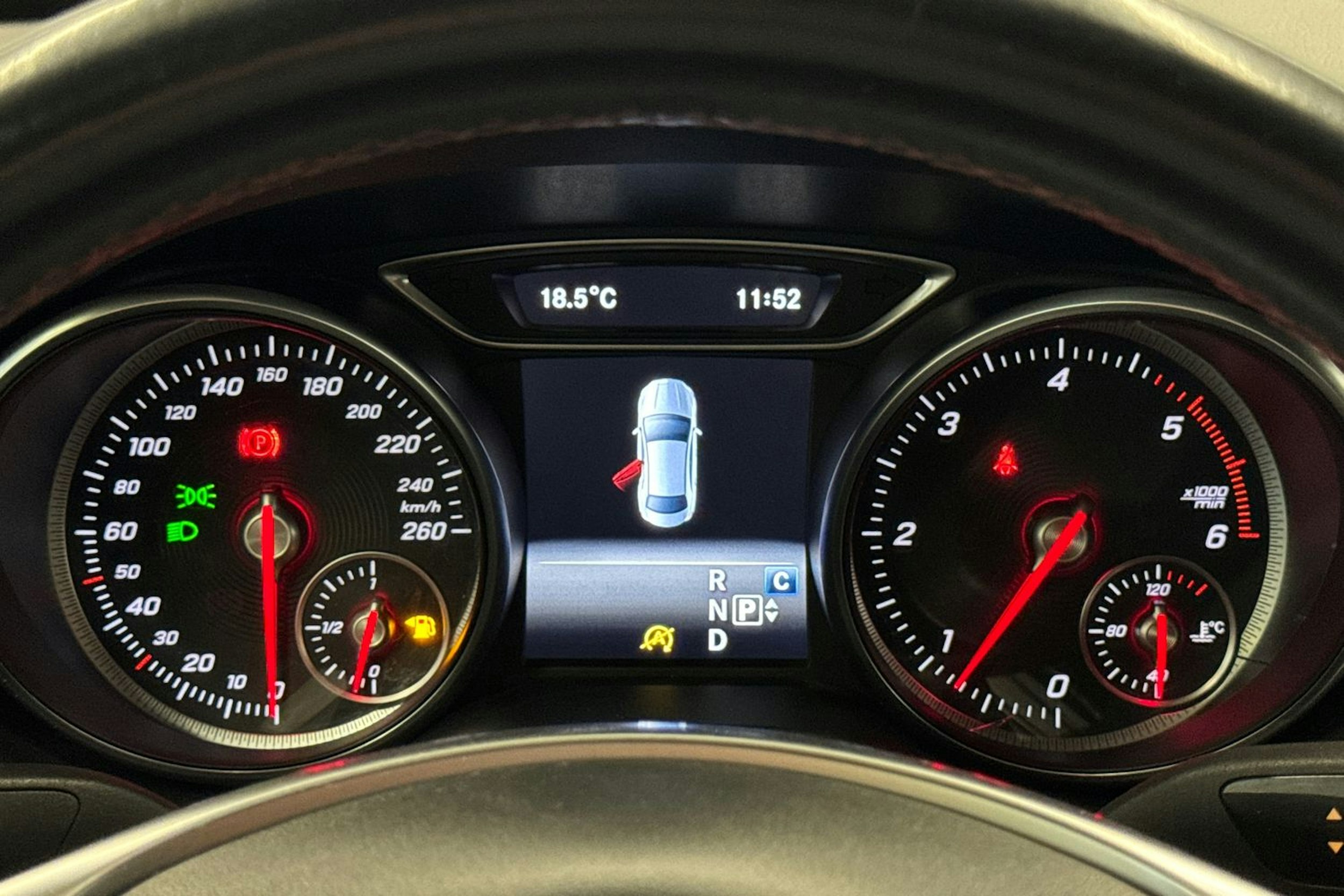 musta Mercedes-Benz CLA 2017 kuva 15.