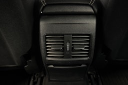 valkoinen Mercedes-Benz CLA 2017 kuva 18.