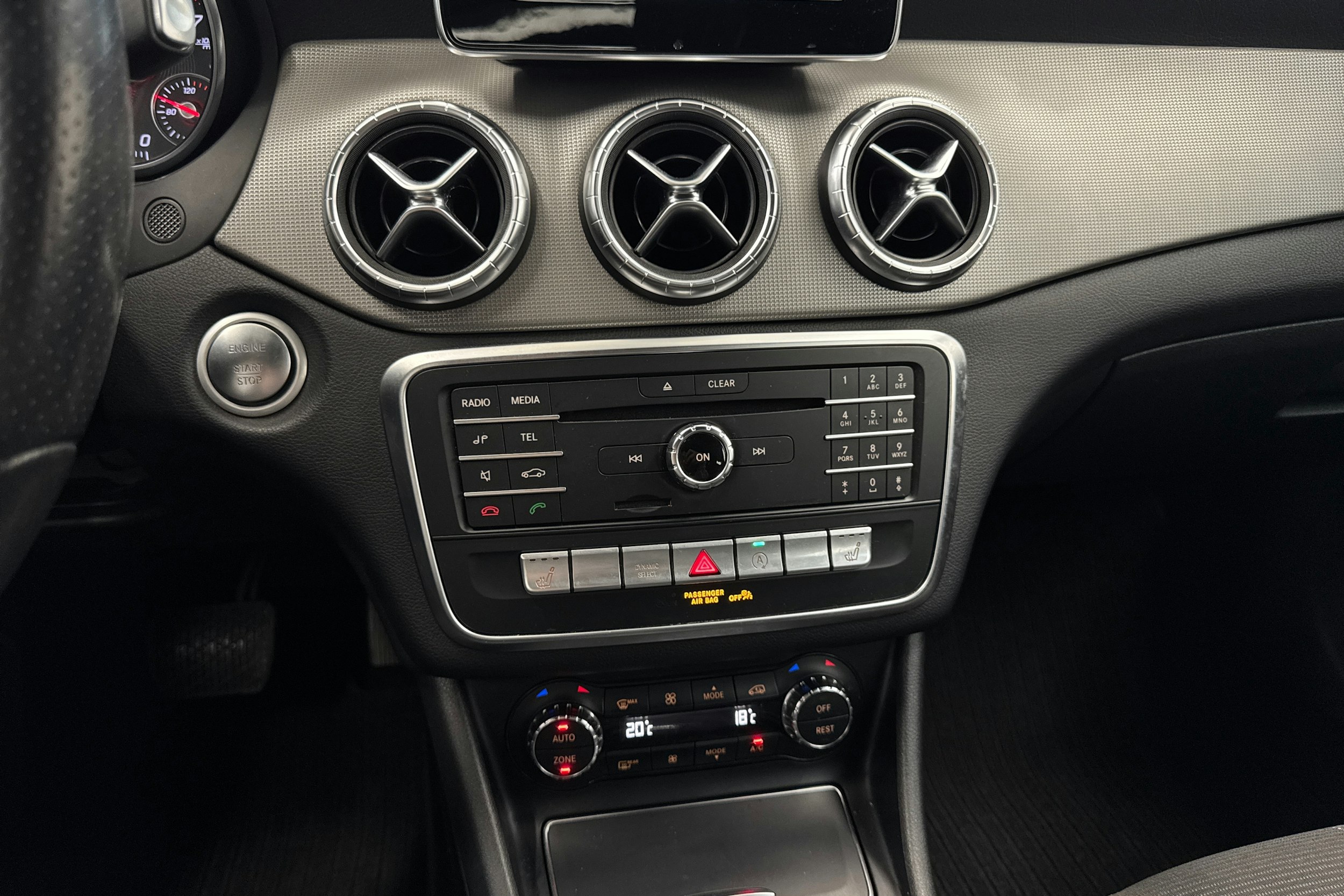 valkoinen Mercedes-Benz CLA 2017 kuva 26.