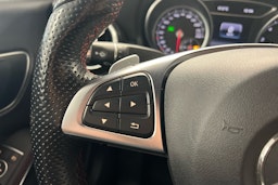 Punainen Mercedes-Benz CLA 2017 kuva 12.
