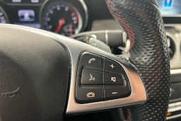 Punainen Mercedes-Benz CLA 2017 kuva 13.