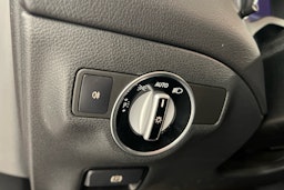 Punainen Mercedes-Benz CLA 2017 kuva 22.
